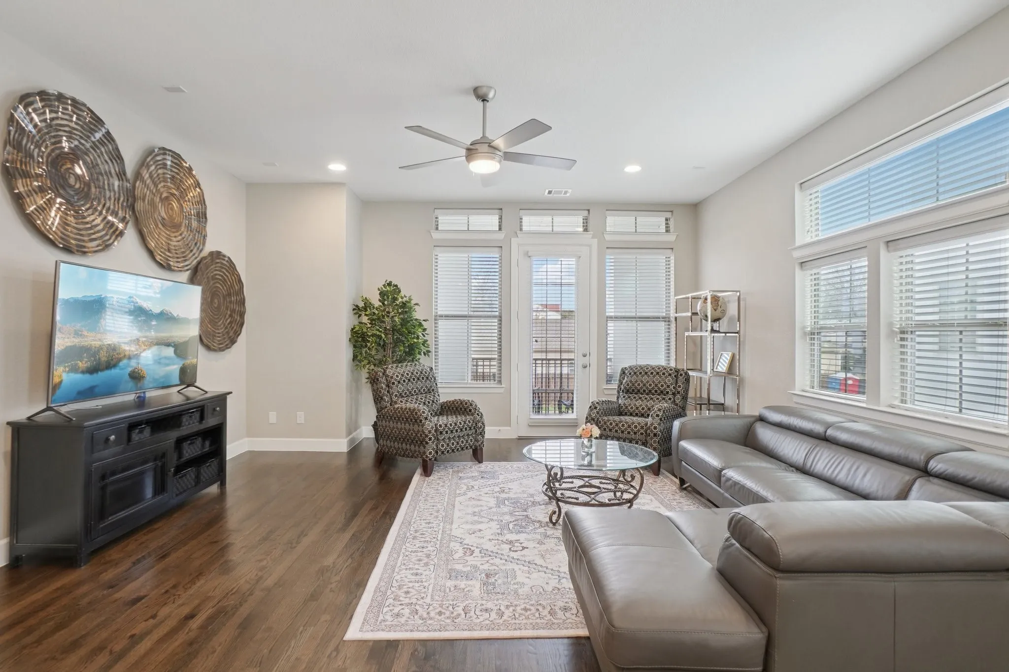 Townhouse For Sale in Dallas County , 4200 Boyer Place, Dallas, Texas 75219, 3 Bedrooms, 4 Bathrooms, 2 Garage spaces, 2,279 Sqft, built in 2017, Preowned, Price $725,000, mls#21161736, Real Estate Agent in Dallas, Homes For Sale in Dallas county, Homes For Sale in Dallas, Realtor in Dallas Texas, Real Estate Brokerage Independent Realty Texas, Luminita Cordes Realtor
