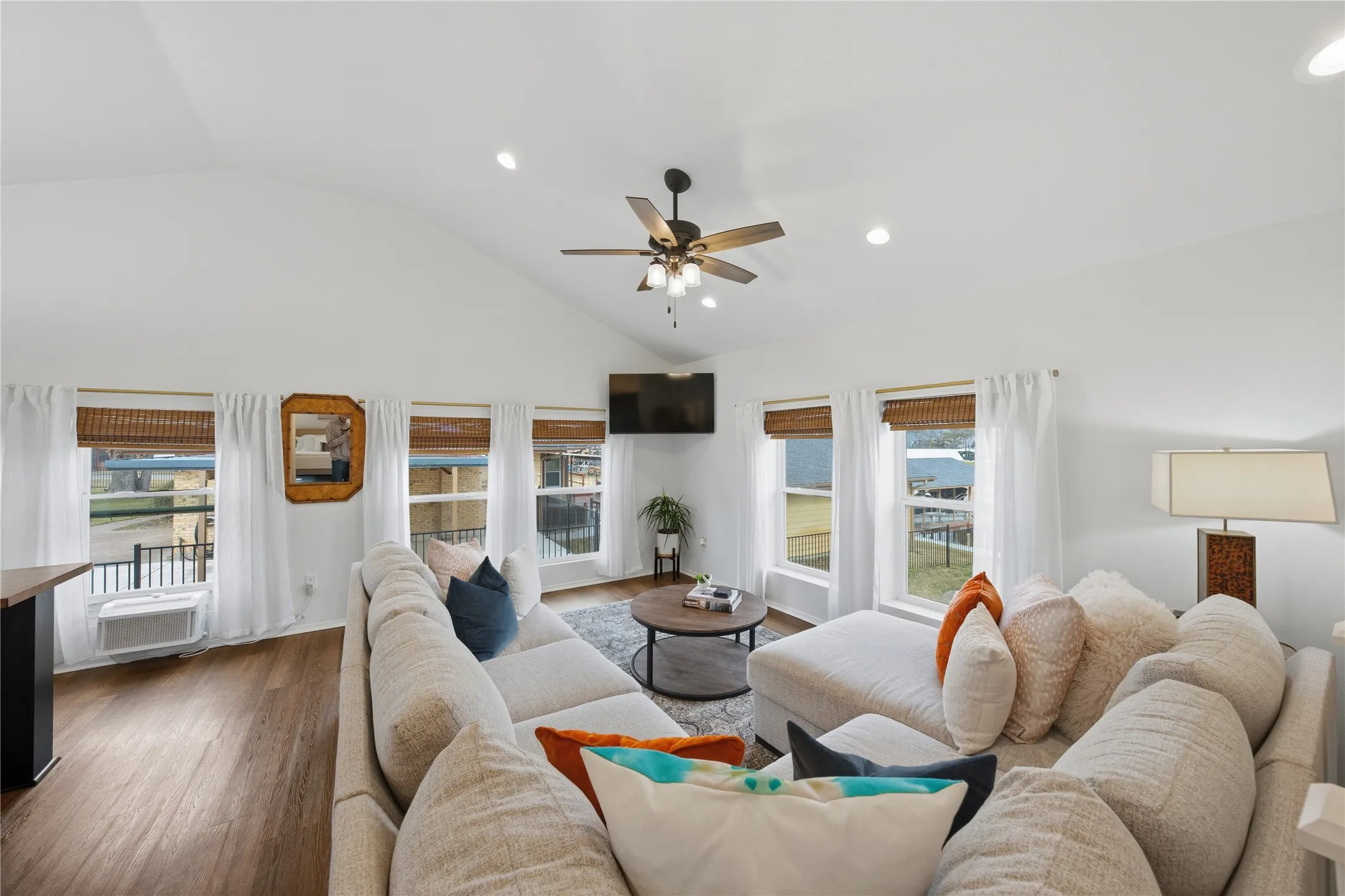 Single Family Residence For Sale in Henderson County , 126 Maples Trail, Mabank, Texas 75156, 4 Bedroom, 4 Bathroom, Garage spaces, 2,096 Sqft, built in 1967, Preowned, mls#21160358, Real Estate Agent in Mabank, Homes For Sale in Henderson county, Homes For Sale in Mabank, Realtor in Mabank Texas, Real Estate Brokerage Independent Realty Texas, Luminita Cordes Realtor