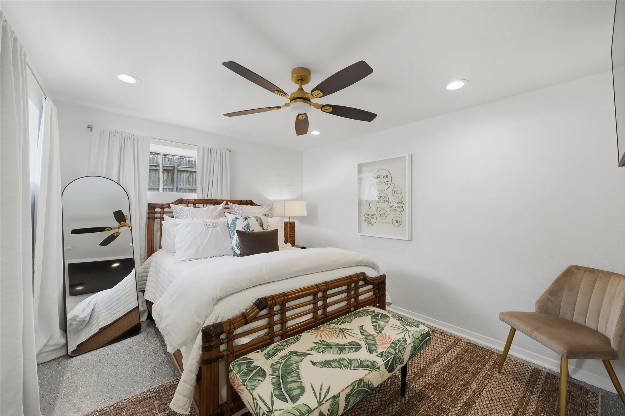Single Family Residence For Sale in Henderson County , 126 Maples Trail, Mabank, Texas 75156, 4 Bedroom, 4 Bathroom, Garage spaces, 2,096 Sqft, built in 1967, Preowned, mls#21160358, Real Estate Agent in Mabank, Homes For Sale in Henderson county, Homes For Sale in Mabank, Realtor in Mabank Texas, Real Estate Brokerage Independent Realty Texas, Luminita Cordes Realtor