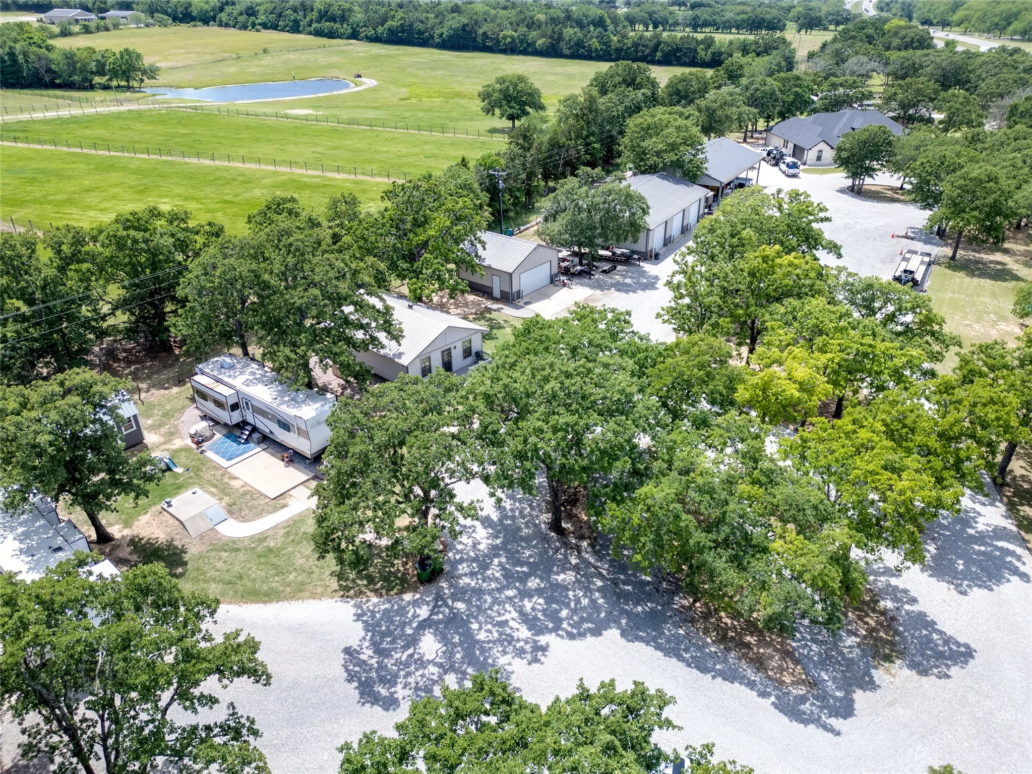 Single Family Residence For Sale in Cooke County , 11776 E US Highway 82, Whitesboro, Texas 76273, 3 Bedroom, 3 Bathroom, 2 Garage spaces, 2,476 Sqft, built in 2021, Preowned, mls#21157110, Real Estate Agent in Whitesboro, Homes For Sale in Cooke county, Homes For Sale in Whitesboro, Realtor in Whitesboro Texas, Real Estate Brokerage Independent Realty Texas, Luminita Cordes Realtor