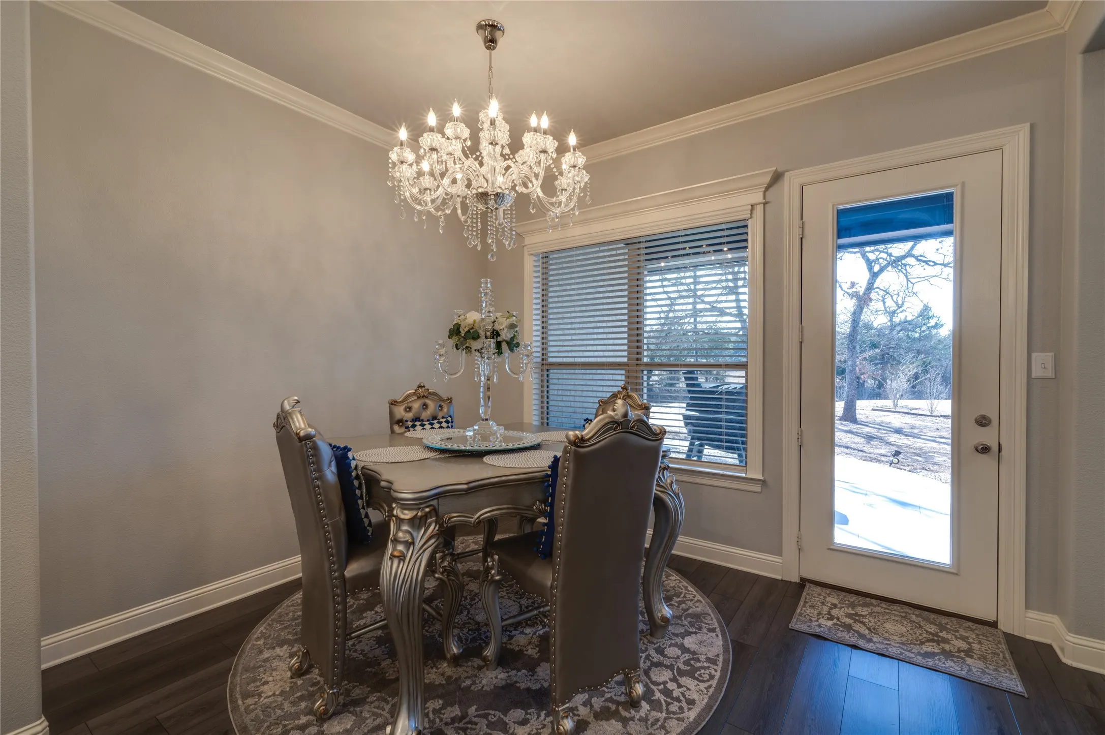 Breakfast room.