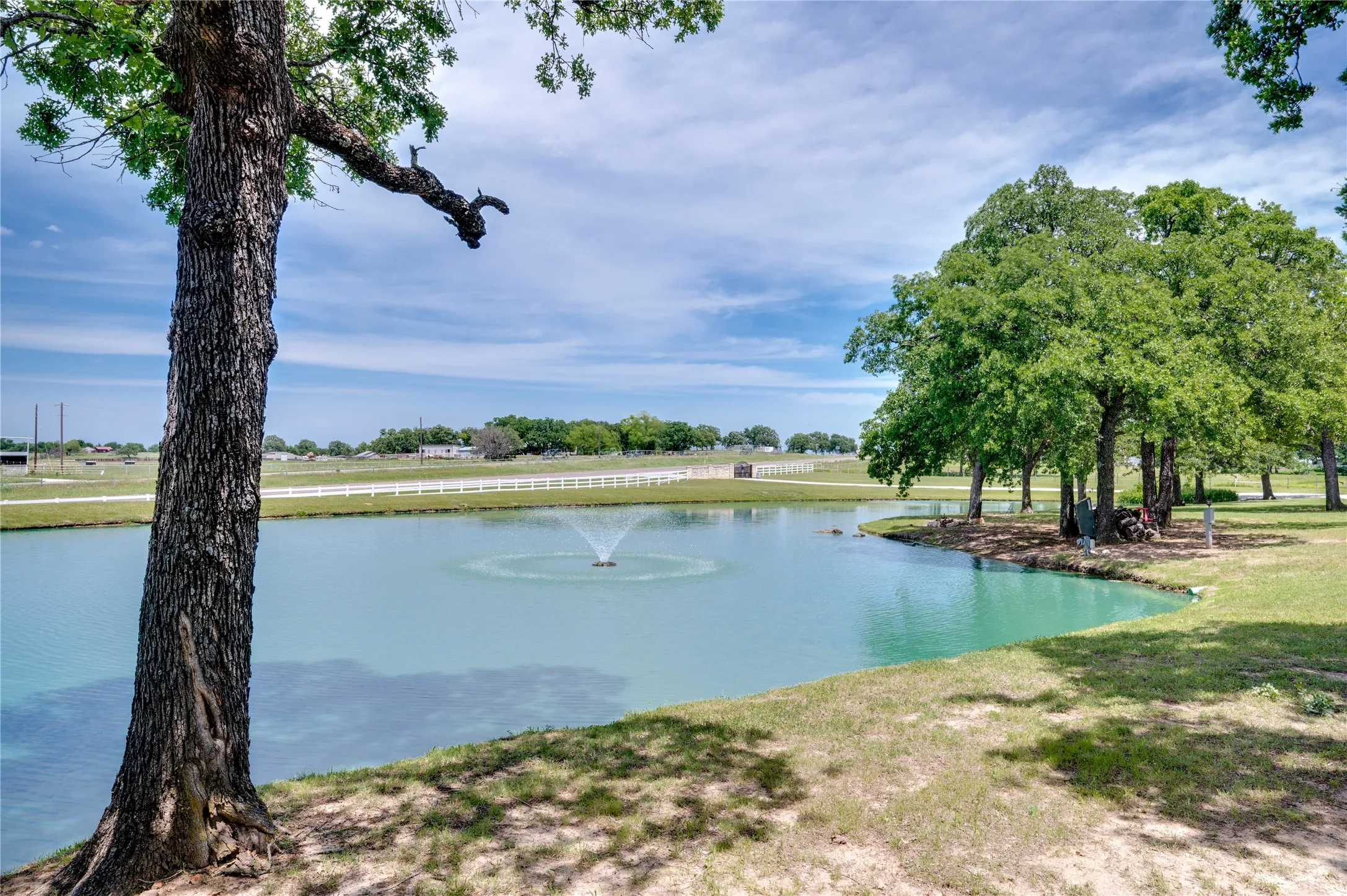 Single Family Residence For Sale in Cooke County , 11776 E US Highway 82, Whitesboro, Texas 76273, 3 Bedroom, 3 Bathroom, 2 Garage spaces, 2,476 Sqft, built in 2021, Preowned, mls#21157110, Real Estate Agent in Whitesboro, Homes For Sale in Cooke county, Homes For Sale in Whitesboro, Realtor in Whitesboro Texas, Real Estate Brokerage Independent Realty Texas, Luminita Cordes Realtor