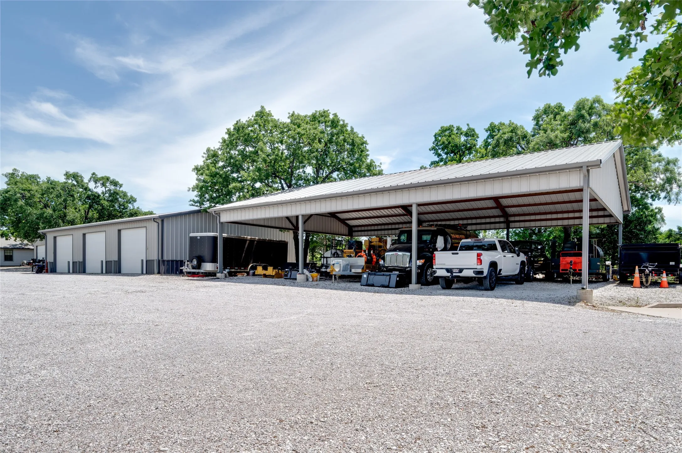 Single Family Residence For Sale in Cooke County , 11776 E US Highway 82, Whitesboro, Texas 76273, 3 Bedroom, 3 Bathroom, 2 Garage spaces, 2,476 Sqft, built in 2021, Preowned, mls#21157110, Real Estate Agent in Whitesboro, Homes For Sale in Cooke county, Homes For Sale in Whitesboro, Realtor in Whitesboro Texas, Real Estate Brokerage Independent Realty Texas, Luminita Cordes Realtor