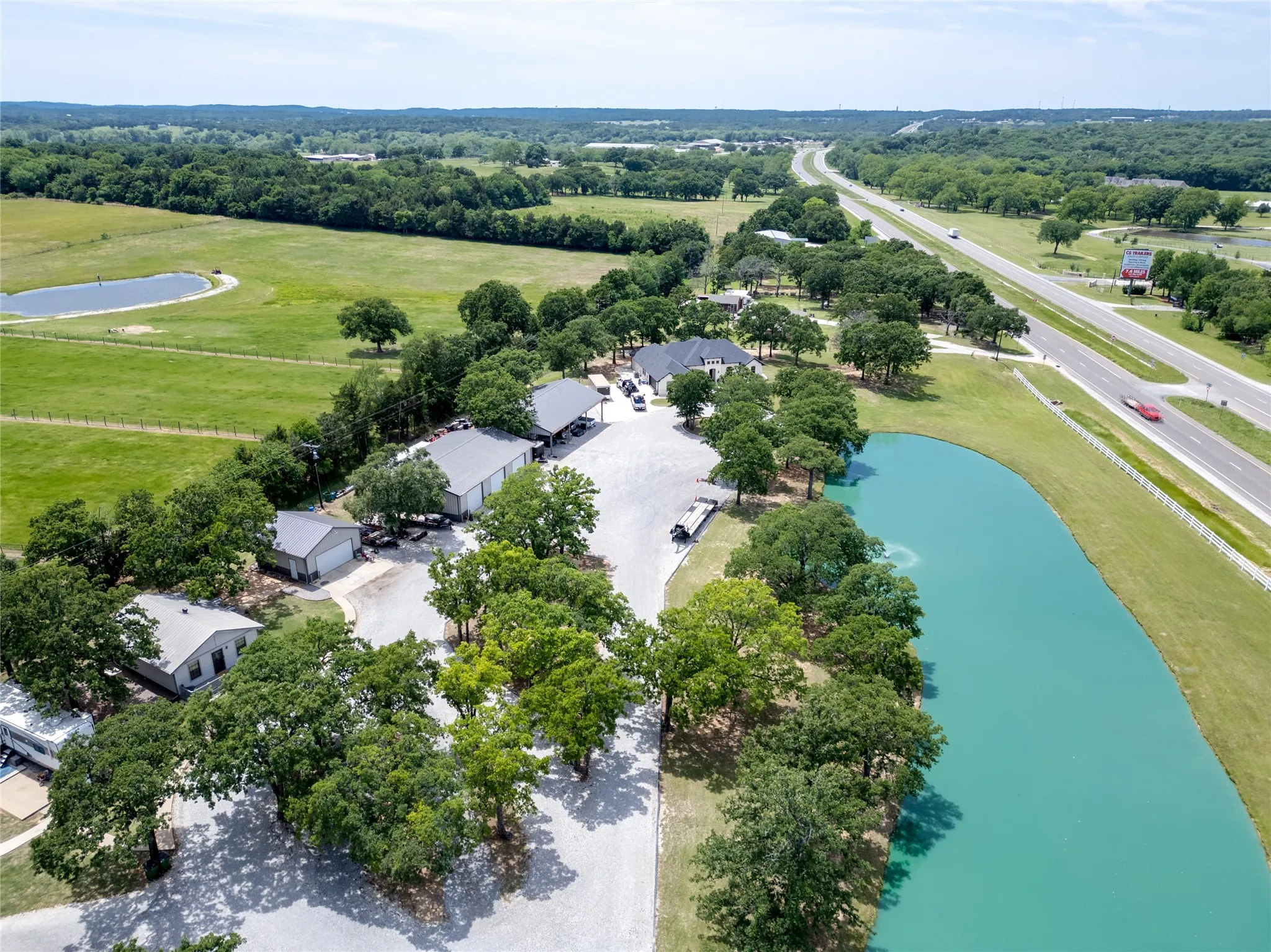 Single Family Residence For Sale in Cooke County , 11776 E US Highway 82, Whitesboro, Texas 76273, 3 Bedroom, 3 Bathroom, 2 Garage spaces, 2,476 Sqft, built in 2021, Preowned, mls#21157110, Real Estate Agent in Whitesboro, Homes For Sale in Cooke county, Homes For Sale in Whitesboro, Realtor in Whitesboro Texas, Real Estate Brokerage Independent Realty Texas, Luminita Cordes Realtor