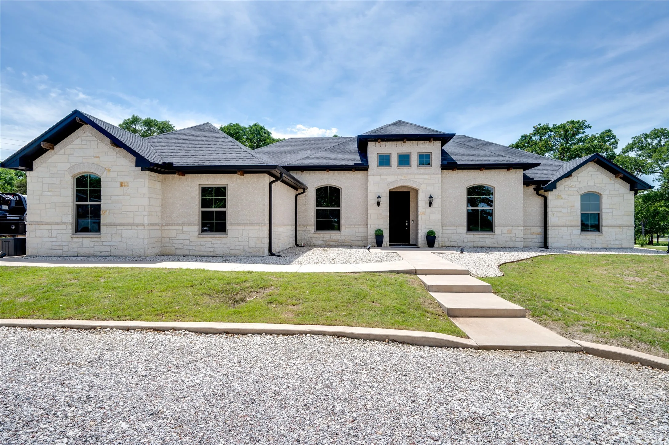 Single Family Residence For Sale in Cooke County , 11776 E US Highway 82, Whitesboro, Texas 76273, 3 Bedroom, 3 Bathroom, 2 Garage spaces, 2,476 Sqft, built in 2021, Preowned, mls#21157110, Real Estate Agent in Whitesboro, Homes For Sale in Cooke county, Homes For Sale in Whitesboro, Realtor in Whitesboro Texas, Real Estate Brokerage Independent Realty Texas, Luminita Cordes Realtor
