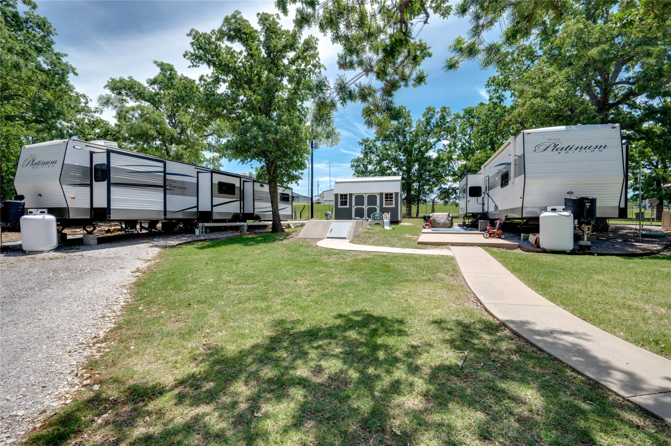 Single Family Residence For Sale in Cooke County , 11776 E US Highway 82, Whitesboro, Texas 76273, 3 Bedroom, 3 Bathroom, 2 Garage spaces, 2,476 Sqft, built in 2021, Preowned, mls#21157110, Real Estate Agent in Whitesboro, Homes For Sale in Cooke county, Homes For Sale in Whitesboro, Realtor in Whitesboro Texas, Real Estate Brokerage Independent Realty Texas, Luminita Cordes Realtor