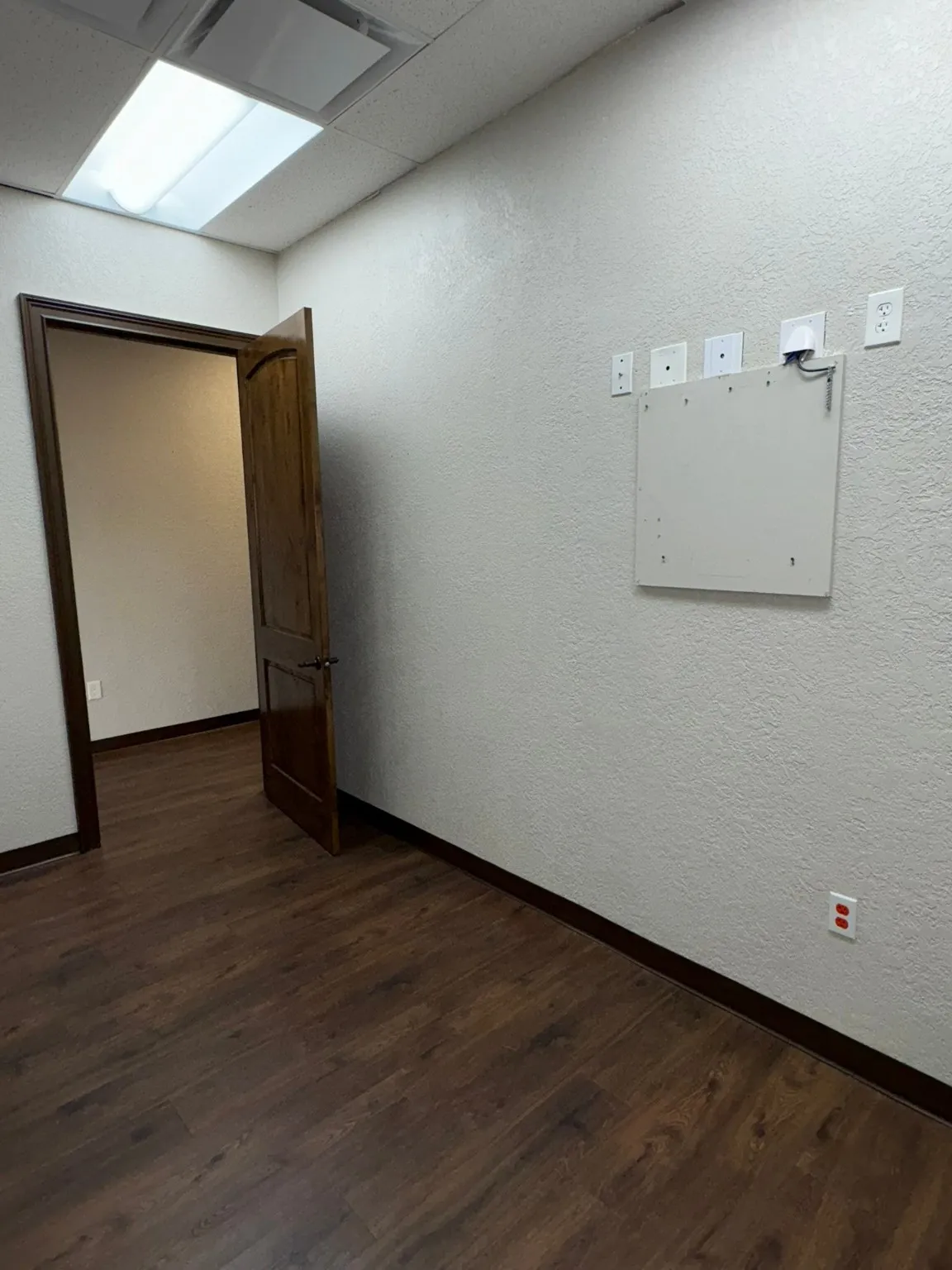 Office For Rent in Ellis County , 2203 W Ennis Avenue 400, Ennis, Texas 75119, 0, 0, Garage spaces, 0 Sqft, built in 1998, Preowned, mls#21162298, Real Estate Agent in Ennis, Homes For Rent in Ellis county, Homes For Rent in Ennis, Realtor in Ennis Texas, Real Estate Brokerage Independent Realty Texas, Luminita Cordes Realtor