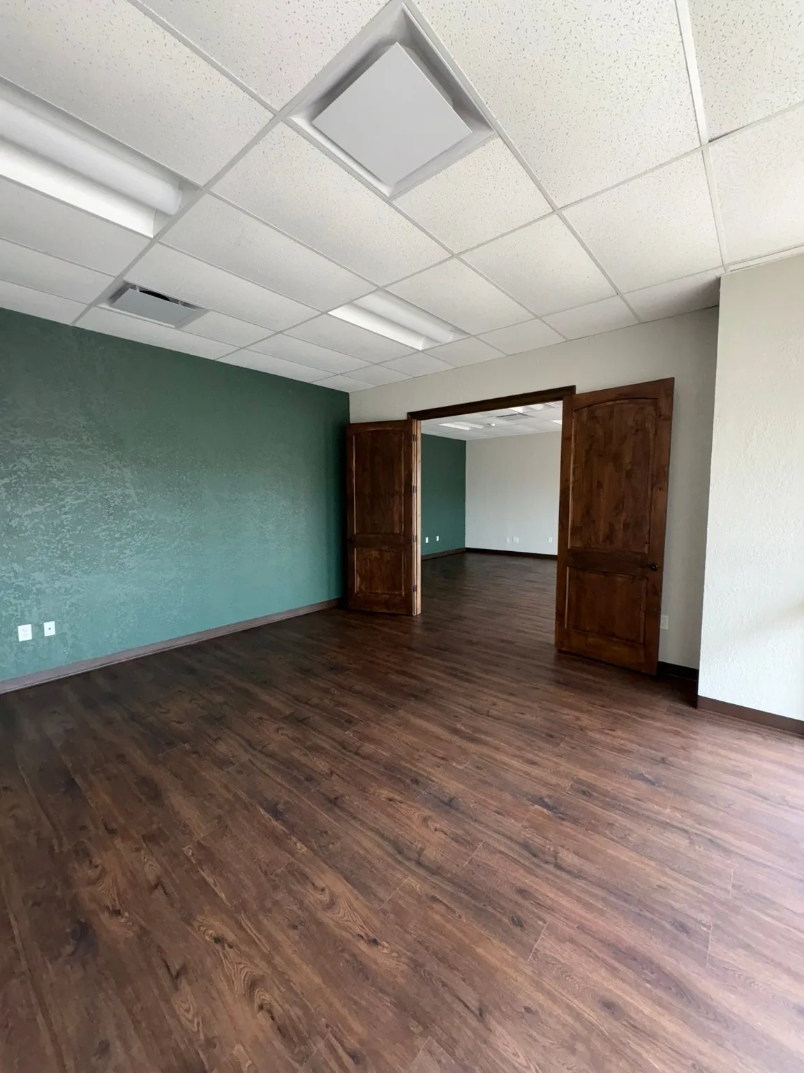 Office For Rent in Ellis County , 2203 W Ennis Avenue 400, Ennis, Texas 75119, 0, 0, Garage spaces, 0 Sqft, built in 1998, Preowned, mls#21162298, Real Estate Agent in Ennis, Homes For Rent in Ellis county, Homes For Rent in Ennis, Realtor in Ennis Texas, Real Estate Brokerage Independent Realty Texas, Luminita Cordes Realtor