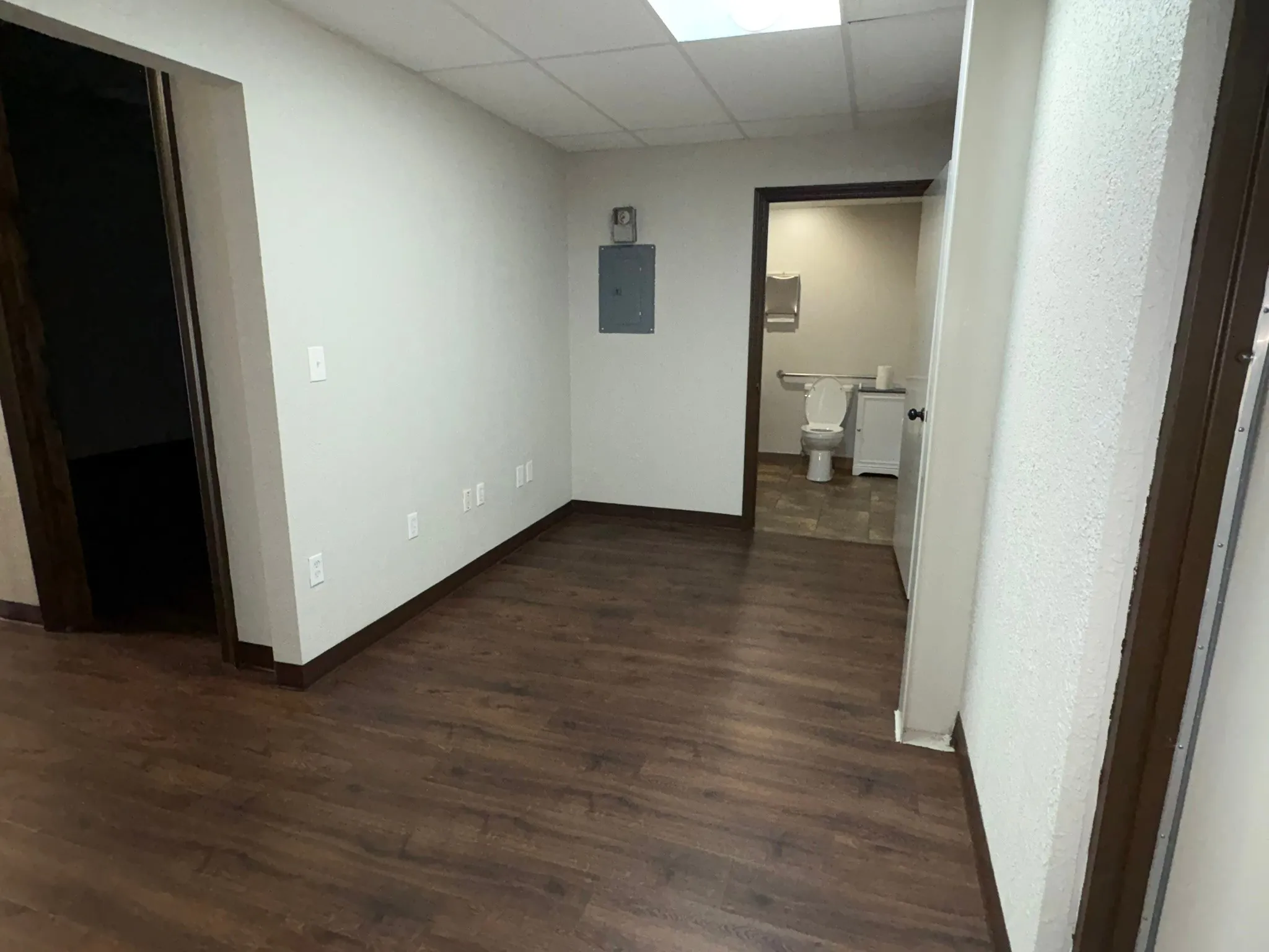 Office For Rent in Ellis County , 2203 W Ennis Avenue 400, Ennis, Texas 75119, 0, 0, Garage spaces, 0 Sqft, built in 1998, Preowned, mls#21162298, Real Estate Agent in Ennis, Homes For Rent in Ellis county, Homes For Rent in Ennis, Realtor in Ennis Texas, Real Estate Brokerage Independent Realty Texas, Luminita Cordes Realtor