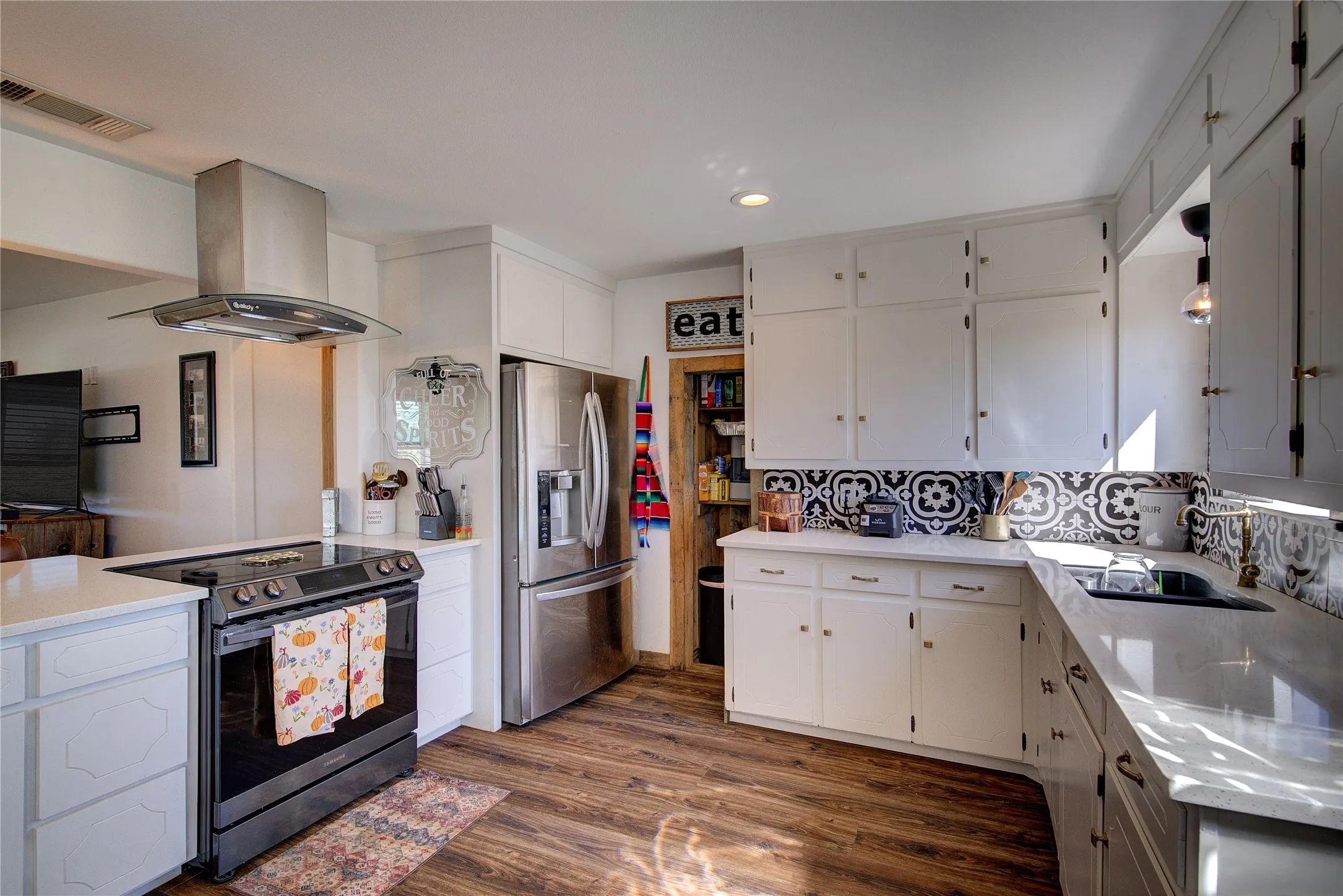 Kitchen has granite countertops, SS vent hood and range, tile backsplash, and TWO sinks, both undermount.