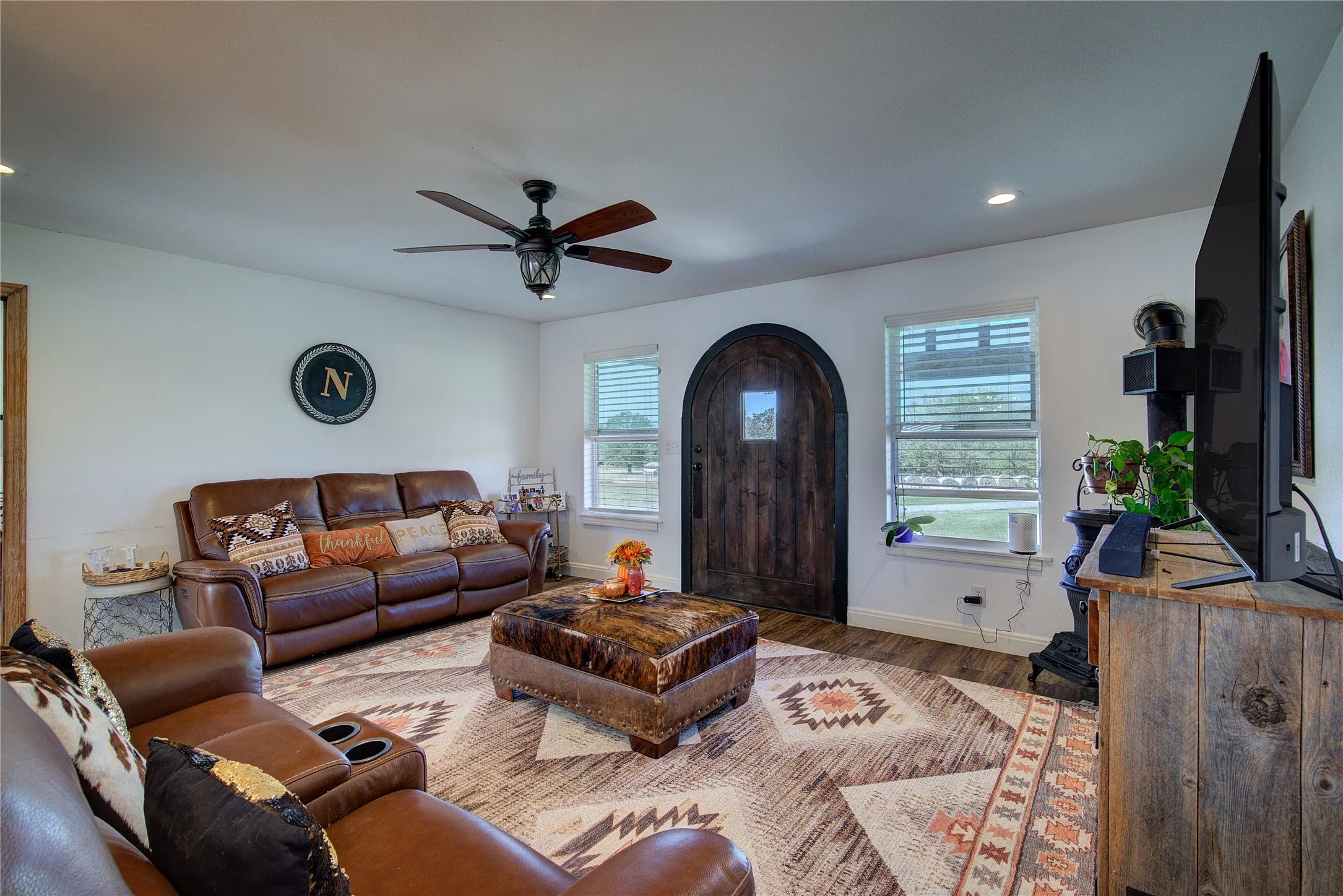 Single Family Residence For Sale in Hopkins County , 3974 Texas Highway 11 C E, Sulphur Springs, Texas 75482, 3 Bedroom, 2 Bathroom, 2 Garage spaces, 1,417 Sqft, built in 1949, Preowned, mls#21149989, Real Estate Agent in Sulphur Springs, Homes For Sale in Hopkins county, Homes For Sale in Sulphur Springs, Realtor in Sulphur Springs Texas, Real Estate Brokerage Independent Realty Texas, Luminita Cordes Realtor
