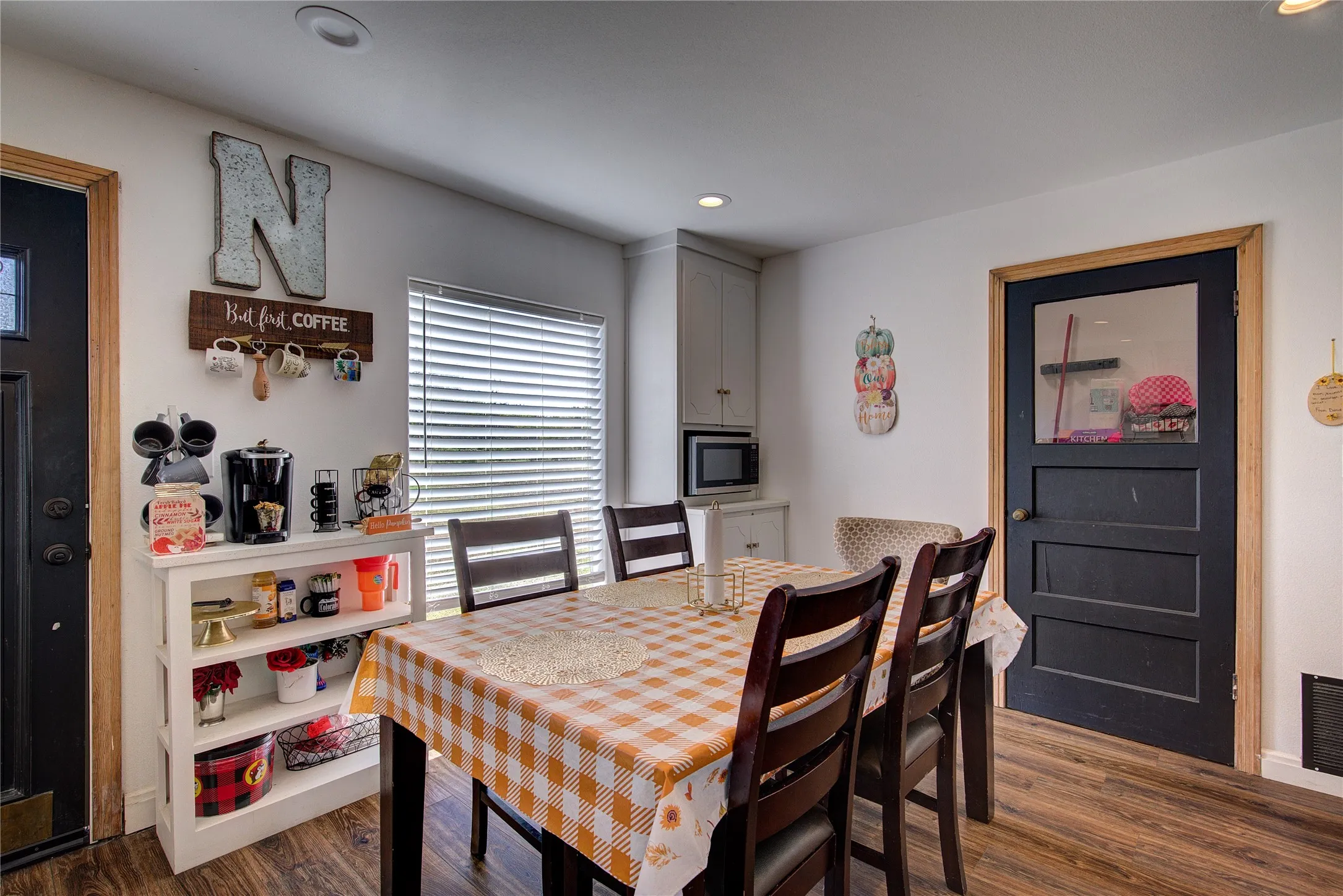 Single Family Residence For Sale in Hopkins County , 3974 Texas Highway 11 C E, Sulphur Springs, Texas 75482, 3 Bedroom, 2 Bathroom, 2 Garage spaces, 1,417 Sqft, built in 1949, Preowned, mls#21149989, Real Estate Agent in Sulphur Springs, Homes For Sale in Hopkins county, Homes For Sale in Sulphur Springs, Realtor in Sulphur Springs Texas, Real Estate Brokerage Independent Realty Texas, Luminita Cordes Realtor