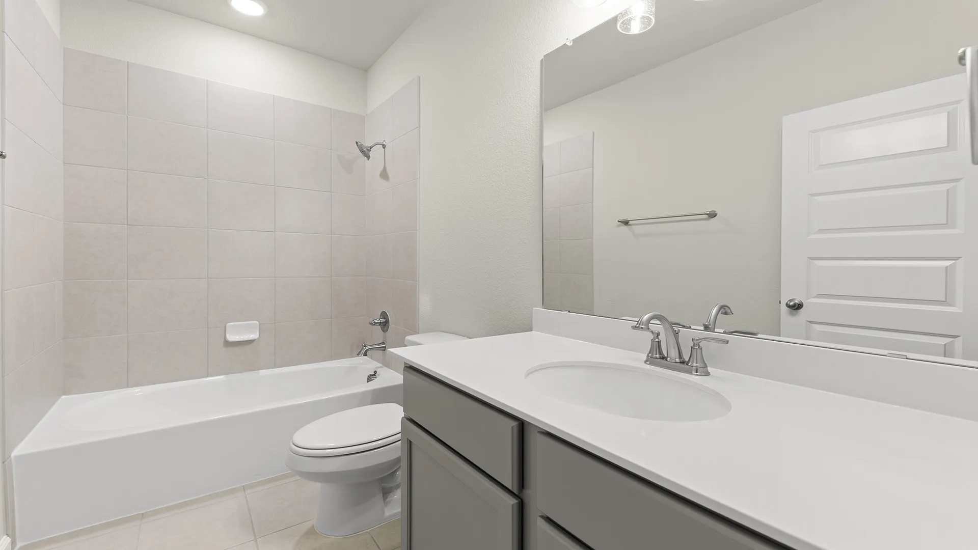 12. 1734 Coachman - 2ND Bath