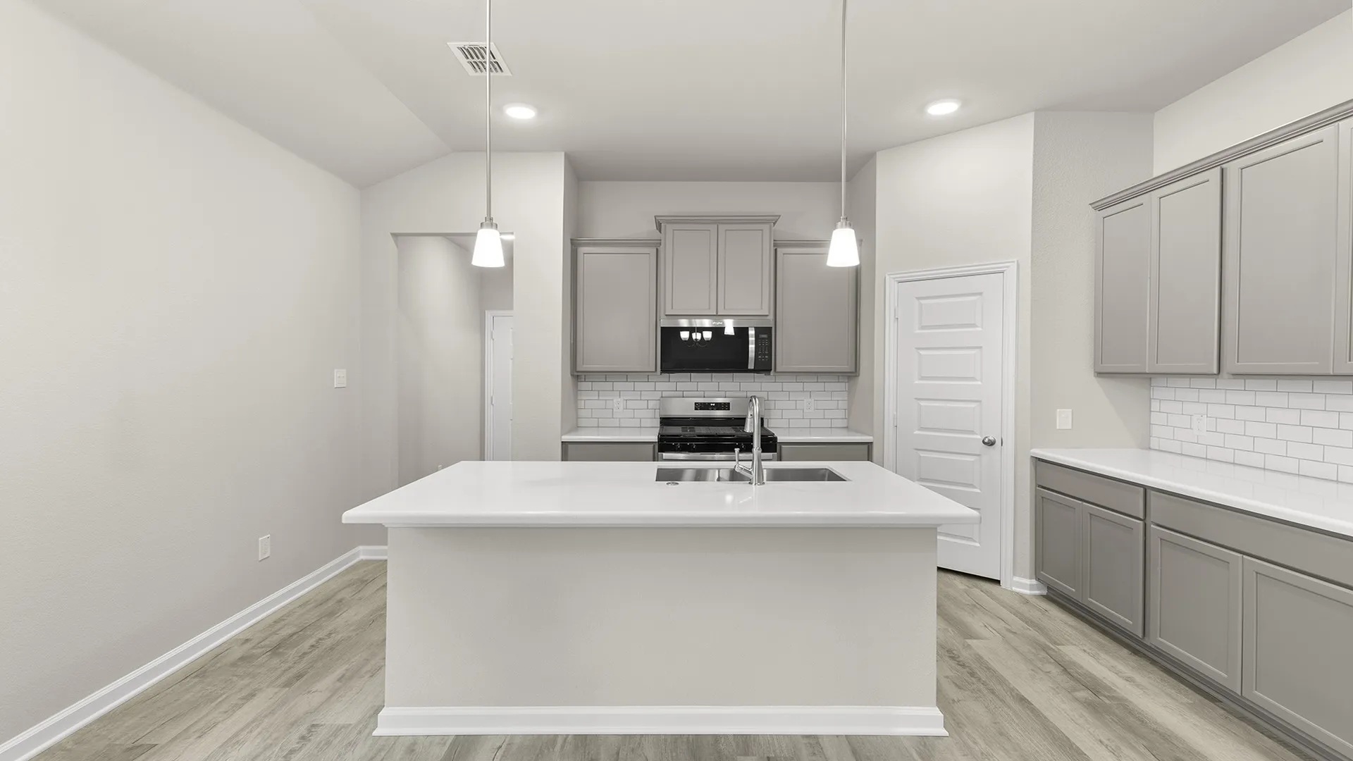 04. 1734 Coachman - Kitchen