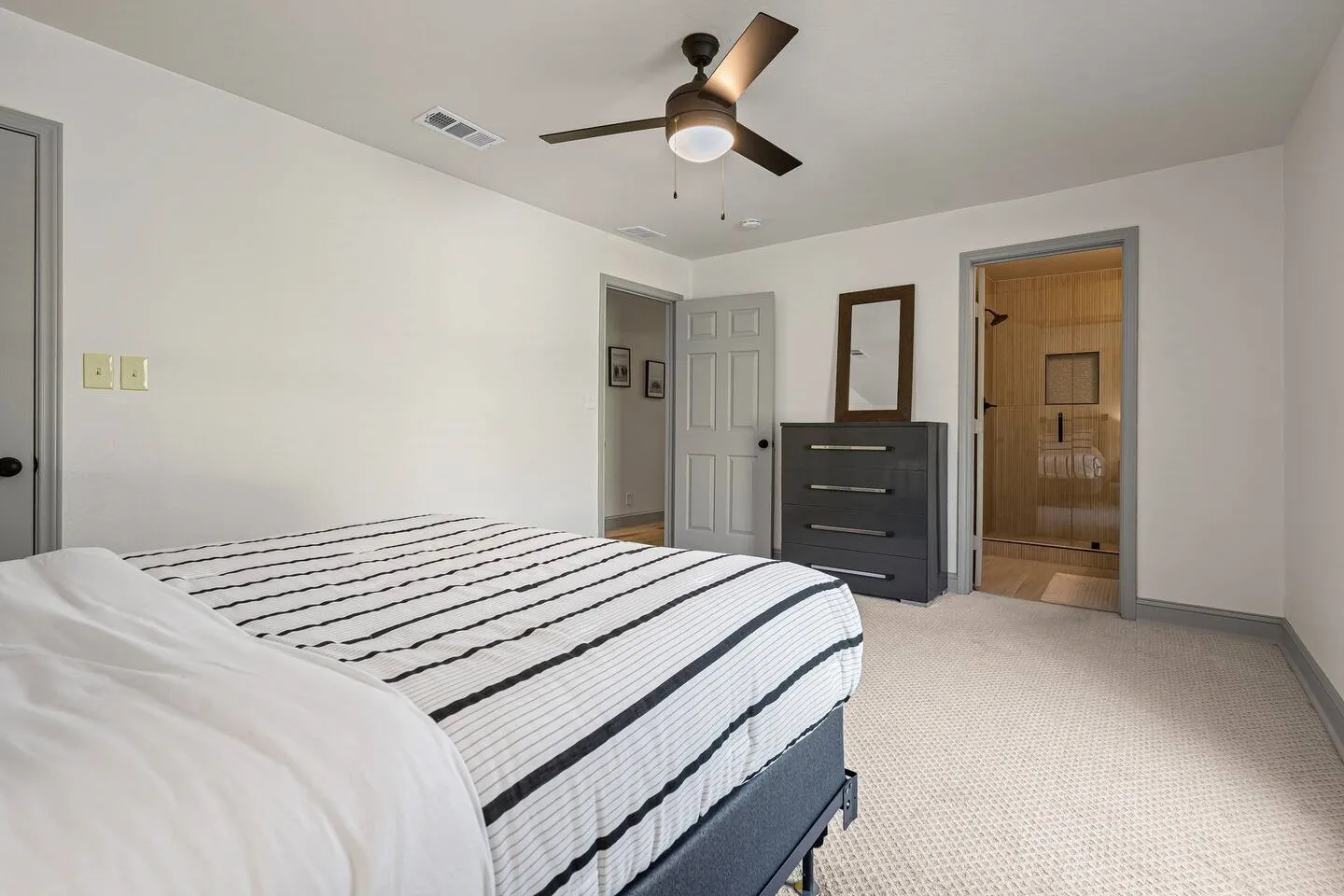 Single Family Residence For Sale in Denton County , 4918 Farris Road, Denton, Texas 76208, 5 Bedroom, 4 Bathroom, Garage spaces, 2,650 Sqft, built in 1960, Price $539,000, mls#21162361, Real Estate Agent in Denton, Homes For Sale in Denton county, Homes For Sale in Denton, Realtor in Denton Texas, Real Estate Brokerage Independent Realty Texas, Luminita Cordes Realtor