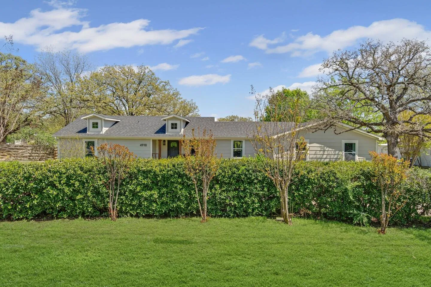 Single Family Residence For Sale in Denton County , 4918 Farris Road, Denton, Texas 76208, 5 Bedroom, 4 Bathroom, Garage spaces, 2,650 Sqft, built in 1960, Price $539,000, mls#21162361, Real Estate Agent in Denton, Homes For Sale in Denton county, Homes For Sale in Denton, Realtor in Denton Texas, Real Estate Brokerage Independent Realty Texas, Luminita Cordes Realtor