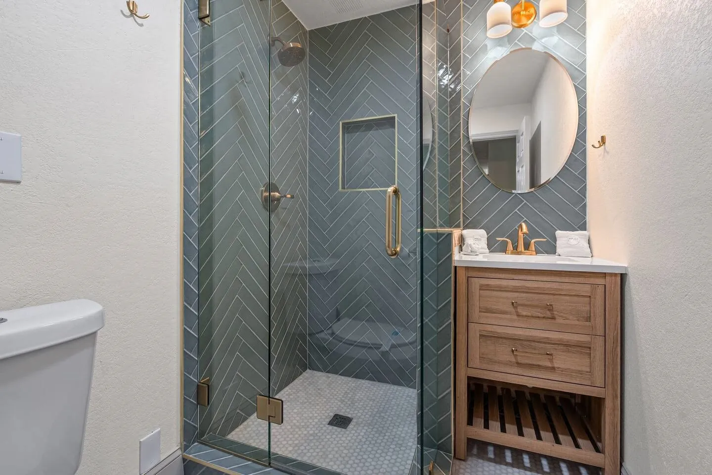 Single Family Residence For Sale in Denton County , 4918 Farris Road, Denton, Texas 76208, 5 Bedroom, 4 Bathroom, Garage spaces, 2,650 Sqft, built in 1960, Price $539,000, mls#21162361, Real Estate Agent in Denton, Homes For Sale in Denton county, Homes For Sale in Denton, Realtor in Denton Texas, Real Estate Brokerage Independent Realty Texas, Luminita Cordes Realtor