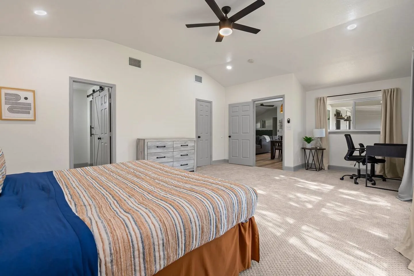Single Family Residence For Sale in Denton County , 4918 Farris Road, Denton, Texas 76208, 5 Bedroom, 4 Bathroom, Garage spaces, 2,650 Sqft, built in 1960, Price $539,000, mls#21162361, Real Estate Agent in Denton, Homes For Sale in Denton county, Homes For Sale in Denton, Realtor in Denton Texas, Real Estate Brokerage Independent Realty Texas, Luminita Cordes Realtor