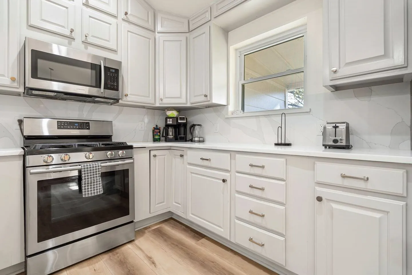 Single Family Residence For Sale in Denton County , 4918 Farris Road, Denton, Texas 76208, 5 Bedroom, 4 Bathroom, Garage spaces, 2,650 Sqft, built in 1960, Price $539,000, mls#21162361, Real Estate Agent in Denton, Homes For Sale in Denton county, Homes For Sale in Denton, Realtor in Denton Texas, Real Estate Brokerage Independent Realty Texas, Luminita Cordes Realtor