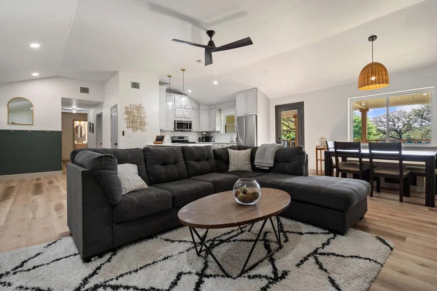 Single Family Residence For Sale in Denton County , 4918 Farris Road, Denton, Texas 76208, 5 Bedroom, 4 Bathroom, Garage spaces, 2,650 Sqft, built in 1960, Price $539,000, mls#21162361, Real Estate Agent in Denton, Homes For Sale in Denton county, Homes For Sale in Denton, Realtor in Denton Texas, Real Estate Brokerage Independent Realty Texas, Luminita Cordes Realtor