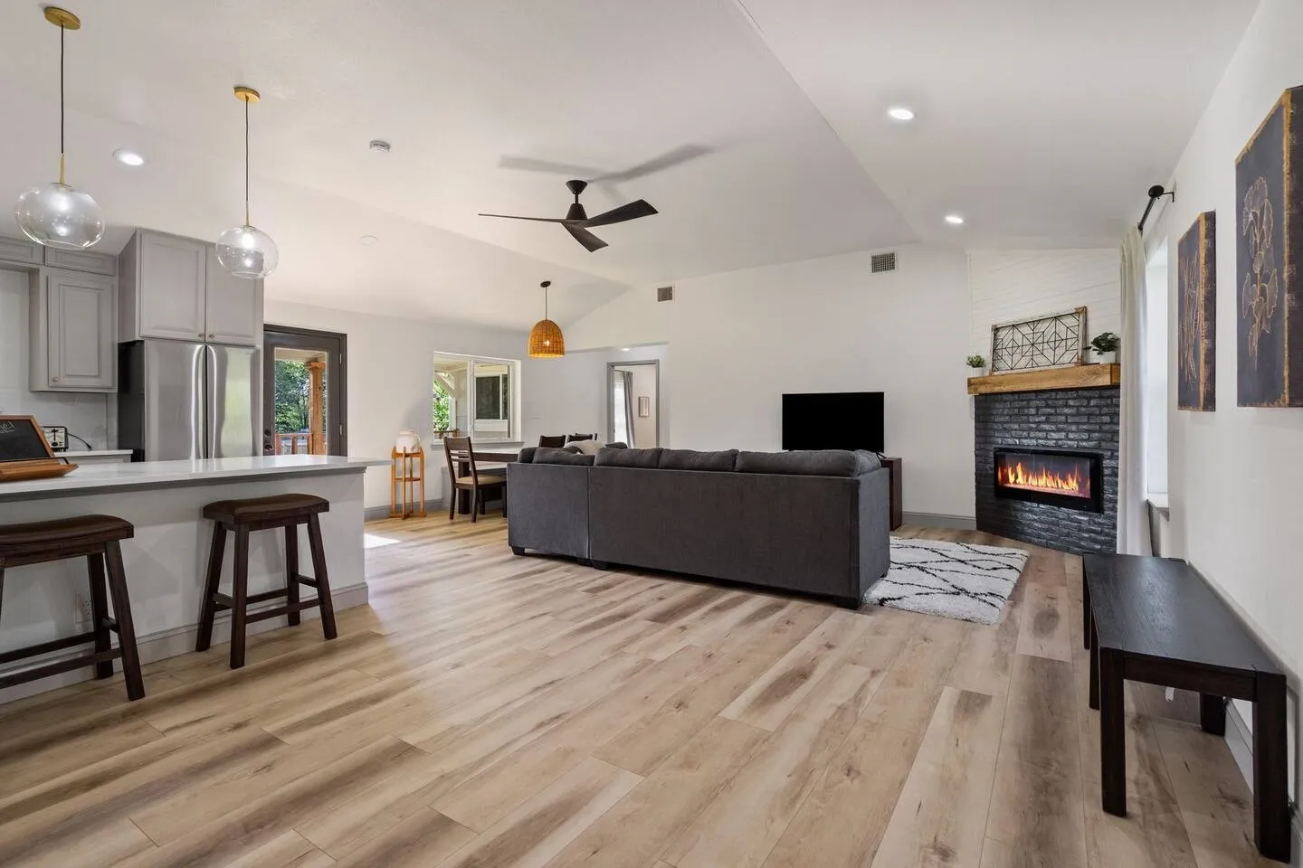 Single Family Residence For Sale in Denton County , 4918 Farris Road, Denton, Texas 76208, 5 Bedroom, 4 Bathroom, Garage spaces, 2,650 Sqft, built in 1960, Price $539,000, mls#21162361, Real Estate Agent in Denton, Homes For Sale in Denton county, Homes For Sale in Denton, Realtor in Denton Texas, Real Estate Brokerage Independent Realty Texas, Luminita Cordes Realtor