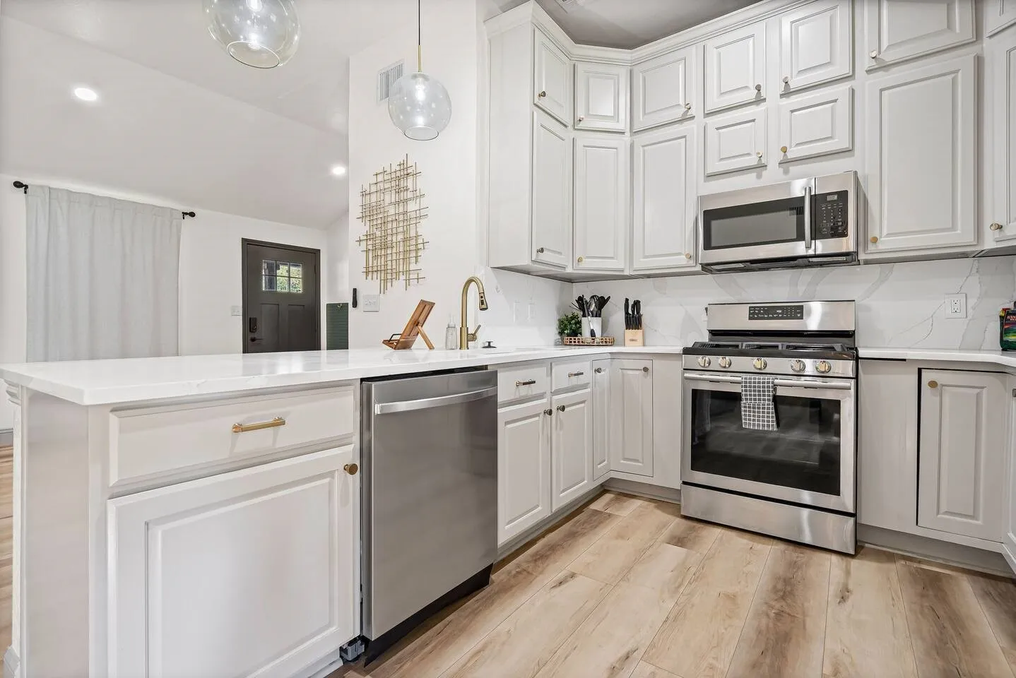 Single Family Residence For Sale in Denton County , 4918 Farris Road, Denton, Texas 76208, 5 Bedroom, 4 Bathroom, Garage spaces, 2,650 Sqft, built in 1960, Price $539,000, mls#21162361, Real Estate Agent in Denton, Homes For Sale in Denton county, Homes For Sale in Denton, Realtor in Denton Texas, Real Estate Brokerage Independent Realty Texas, Luminita Cordes Realtor