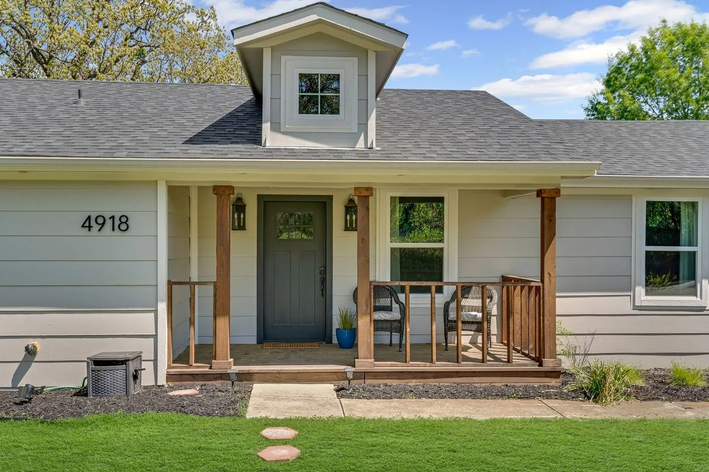 Single Family Residence For Sale in Denton County , 4918 Farris Road, Denton, Texas 76208, 5 Bedroom, 4 Bathroom, Garage spaces, 2,650 Sqft, built in 1960, Price $539,000, mls#21162361, Real Estate Agent in Denton, Homes For Sale in Denton county, Homes For Sale in Denton, Realtor in Denton Texas, Real Estate Brokerage Independent Realty Texas, Luminita Cordes Realtor