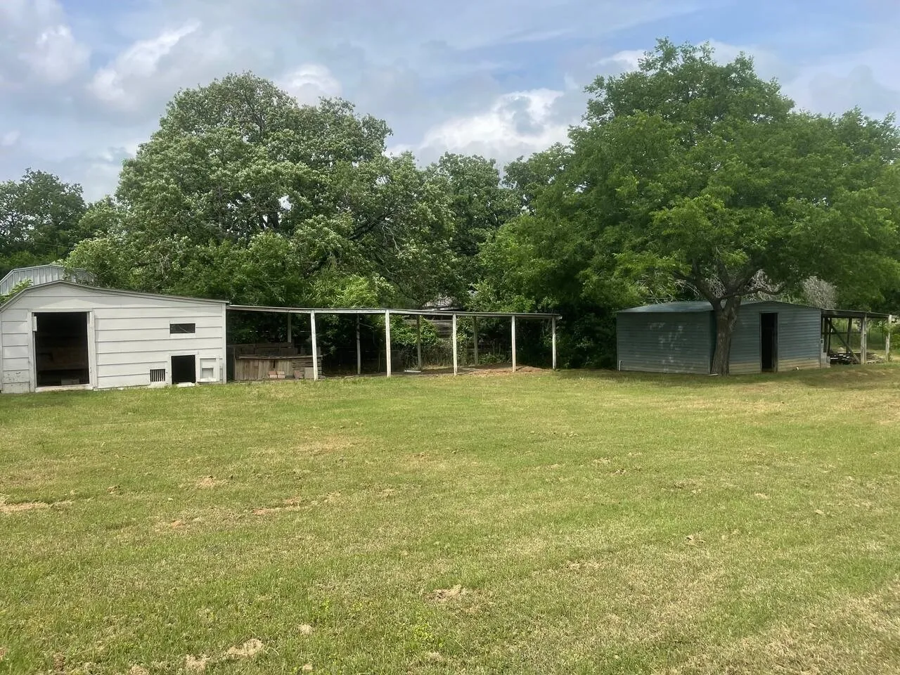 Single Family Residence For Sale in Denton County , 4918 Farris Road, Denton, Texas 76208, 5 Bedroom, 4 Bathroom, Garage spaces, 2,650 Sqft, built in 1960, Price $539,000, mls#21162361, Real Estate Agent in Denton, Homes For Sale in Denton county, Homes For Sale in Denton, Realtor in Denton Texas, Real Estate Brokerage Independent Realty Texas, Luminita Cordes Realtor