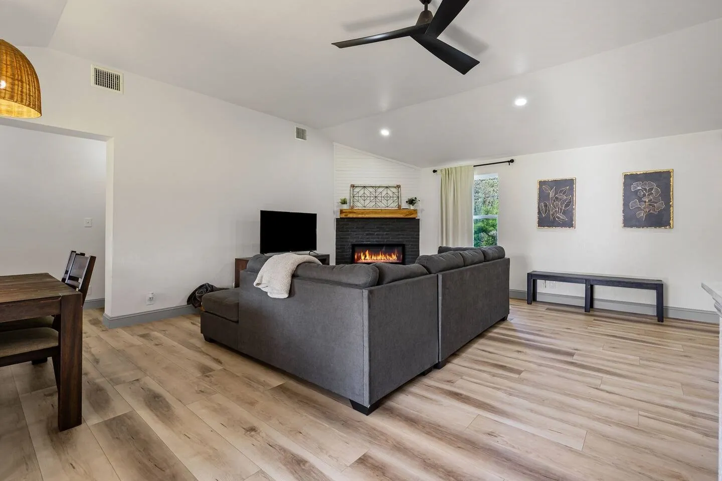Single Family Residence For Sale in Denton County , 4918 Farris Road, Denton, Texas 76208, 5 Bedroom, 4 Bathroom, Garage spaces, 2,650 Sqft, built in 1960, Price $539,000, mls#21162361, Real Estate Agent in Denton, Homes For Sale in Denton county, Homes For Sale in Denton, Realtor in Denton Texas, Real Estate Brokerage Independent Realty Texas, Luminita Cordes Realtor