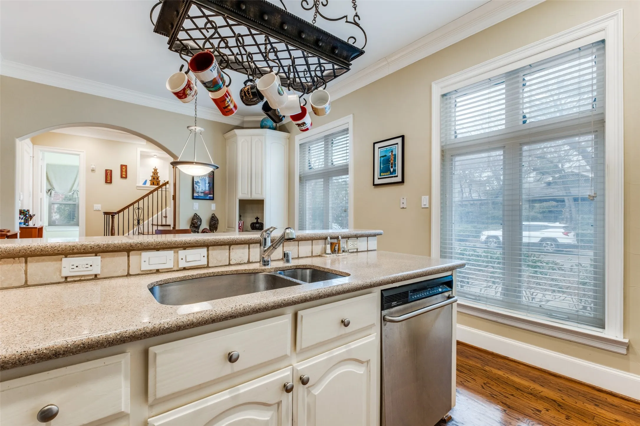 Townhouse For Sale in Dallas County , 4007 Bowser Avenue D, Dallas, Texas 75219, 2 Bedroom, 3 Bathroom, 2 Garage spaces, 1,810 Sqft, built in 2001, Preowned, mls#21158249, Real Estate Agent in Dallas, Homes For Sale in Dallas county, Homes For Sale in Dallas, Realtor in Dallas Texas, Real Estate Brokerage Independent Realty Texas, Luminita Cordes Realtor