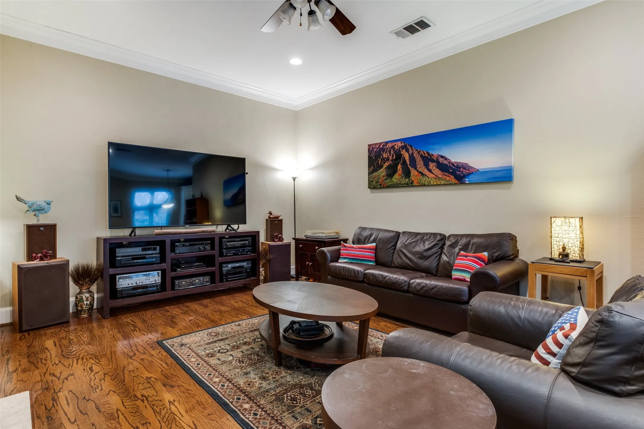 Townhouse For Sale in Dallas County , 4007 Bowser Avenue D, Dallas, Texas 75219, 2 Bedroom, 3 Bathroom, 2 Garage spaces, 1,810 Sqft, built in 2001, Preowned, mls#21158249, Real Estate Agent in Dallas, Homes For Sale in Dallas county, Homes For Sale in Dallas, Realtor in Dallas Texas, Real Estate Brokerage Independent Realty Texas, Luminita Cordes Realtor