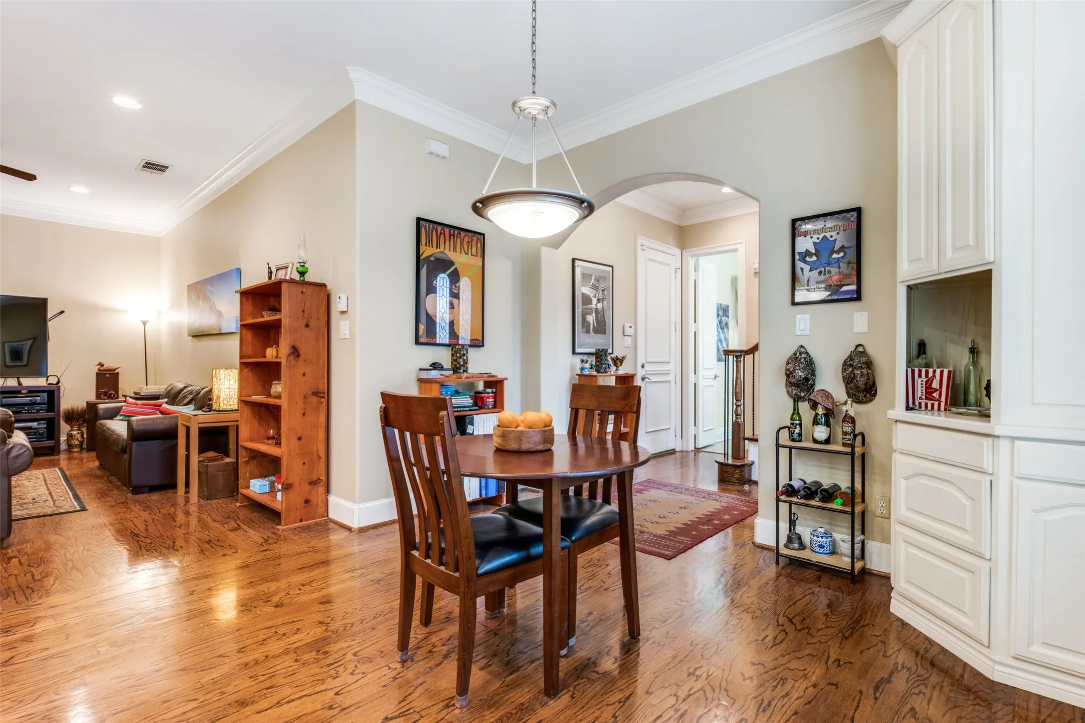 Townhouse For Sale in Dallas County , 4007 Bowser Avenue D, Dallas, Texas 75219, 2 Bedroom, 3 Bathroom, 2 Garage spaces, 1,810 Sqft, built in 2001, Preowned, mls#21158249, Real Estate Agent in Dallas, Homes For Sale in Dallas county, Homes For Sale in Dallas, Realtor in Dallas Texas, Real Estate Brokerage Independent Realty Texas, Luminita Cordes Realtor