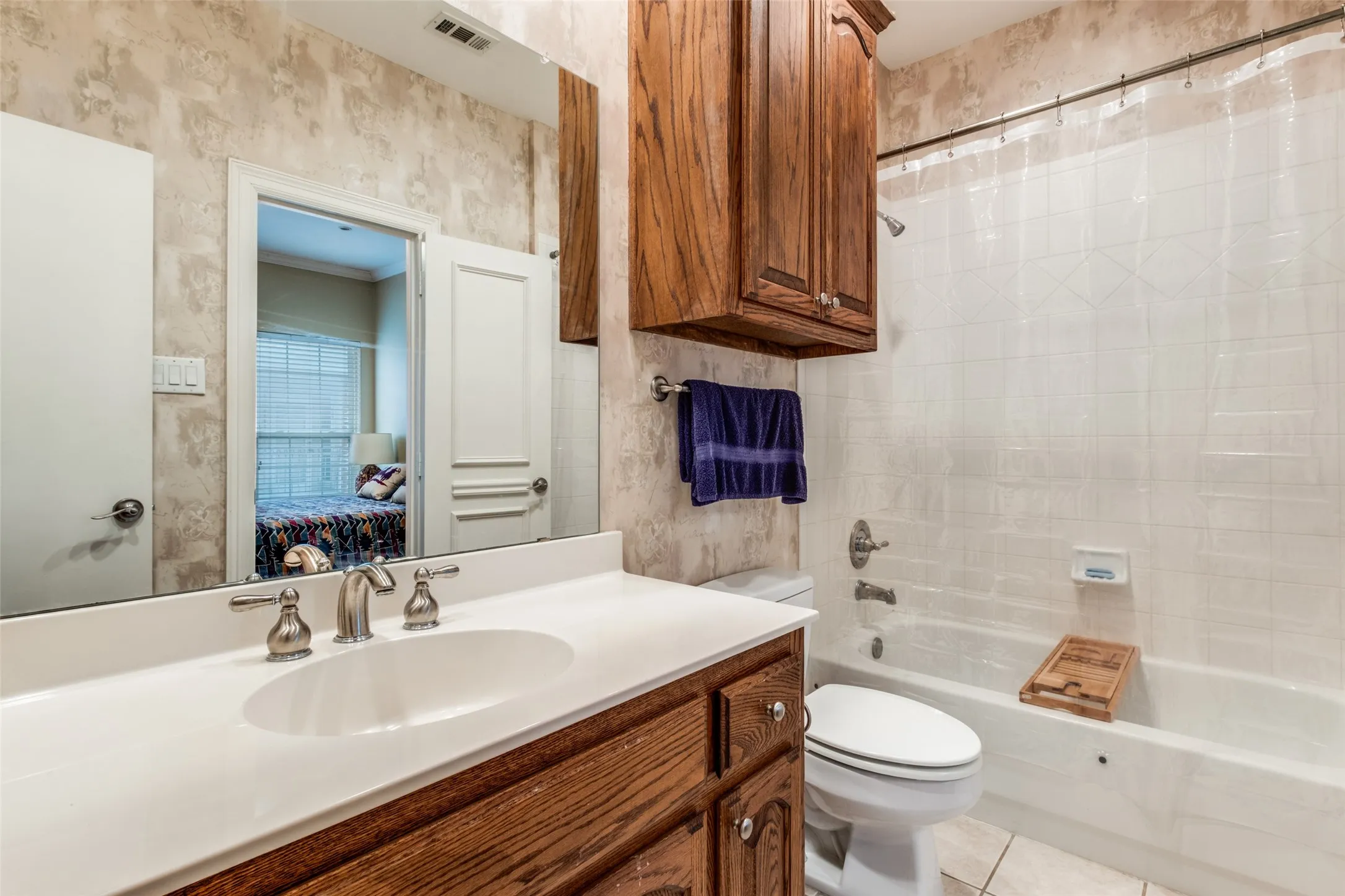 Townhouse For Sale in Dallas County , 4007 Bowser Avenue D, Dallas, Texas 75219, 2 Bedroom, 3 Bathroom, 2 Garage spaces, 1,810 Sqft, built in 2001, Preowned, mls#21158249, Real Estate Agent in Dallas, Homes For Sale in Dallas county, Homes For Sale in Dallas, Realtor in Dallas Texas, Real Estate Brokerage Independent Realty Texas, Luminita Cordes Realtor
