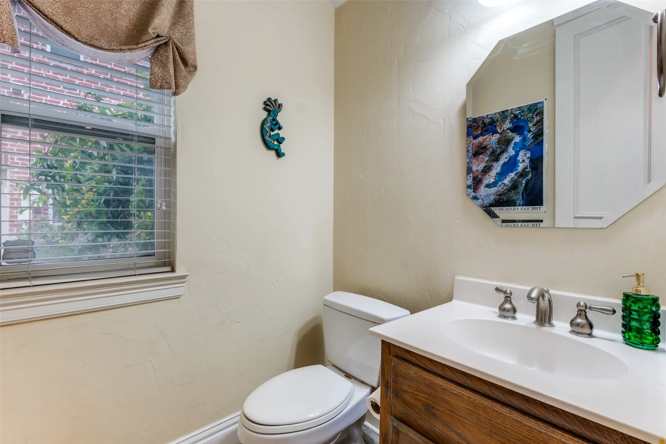 Townhouse For Sale in Dallas County , 4007 Bowser Avenue D, Dallas, Texas 75219, 2 Bedroom, 3 Bathroom, 2 Garage spaces, 1,810 Sqft, built in 2001, Preowned, mls#21158249, Real Estate Agent in Dallas, Homes For Sale in Dallas county, Homes For Sale in Dallas, Realtor in Dallas Texas, Real Estate Brokerage Independent Realty Texas, Luminita Cordes Realtor