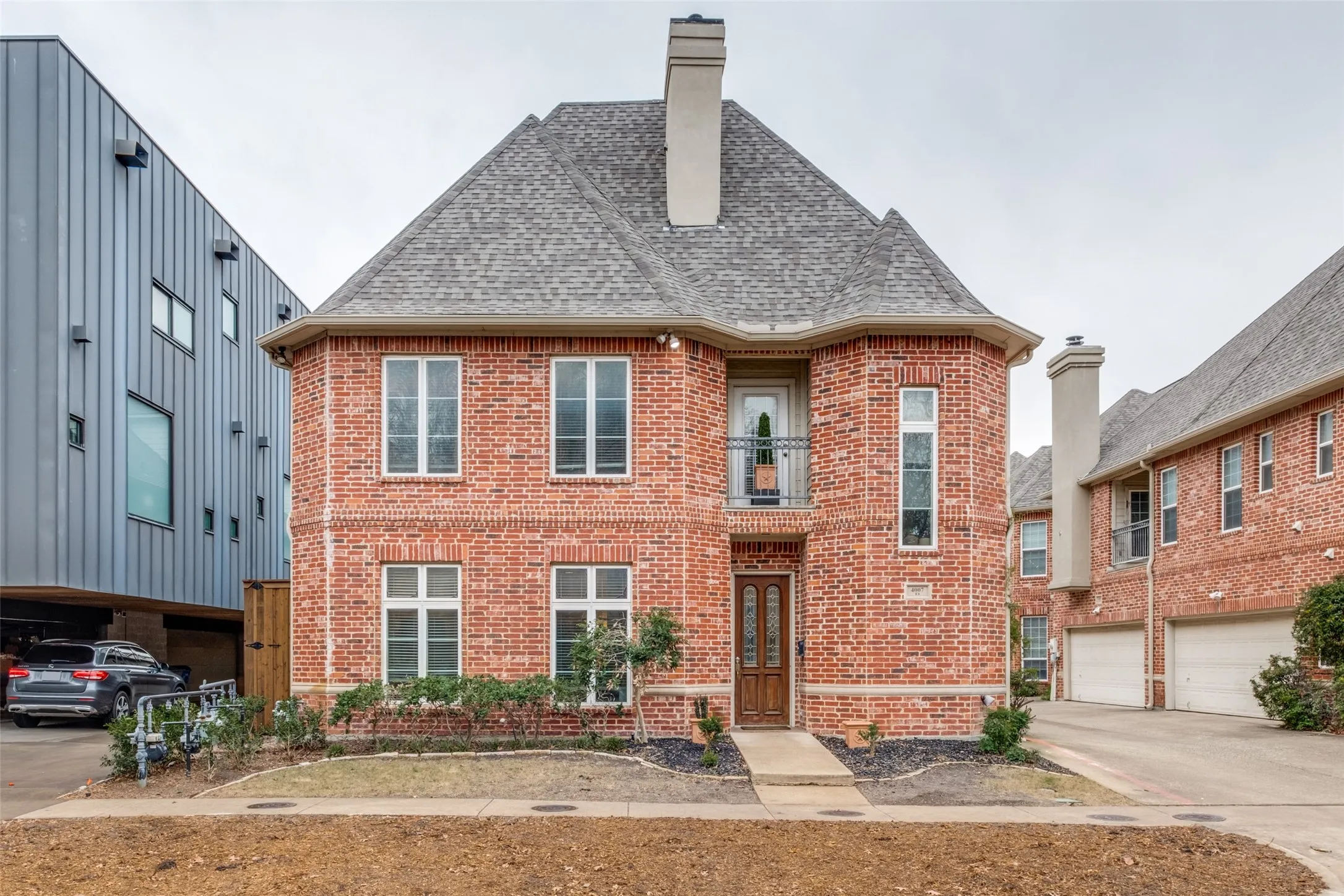 Townhouse For Sale in Dallas County , 4007 Bowser Avenue D, Dallas, Texas 75219, 2 Bedroom, 3 Bathroom, 2 Garage spaces, 1,810 Sqft, built in 2001, Preowned, mls#21158249, Real Estate Agent in Dallas, Homes For Sale in Dallas county, Homes For Sale in Dallas, Realtor in Dallas Texas, Real Estate Brokerage Independent Realty Texas, Luminita Cordes Realtor