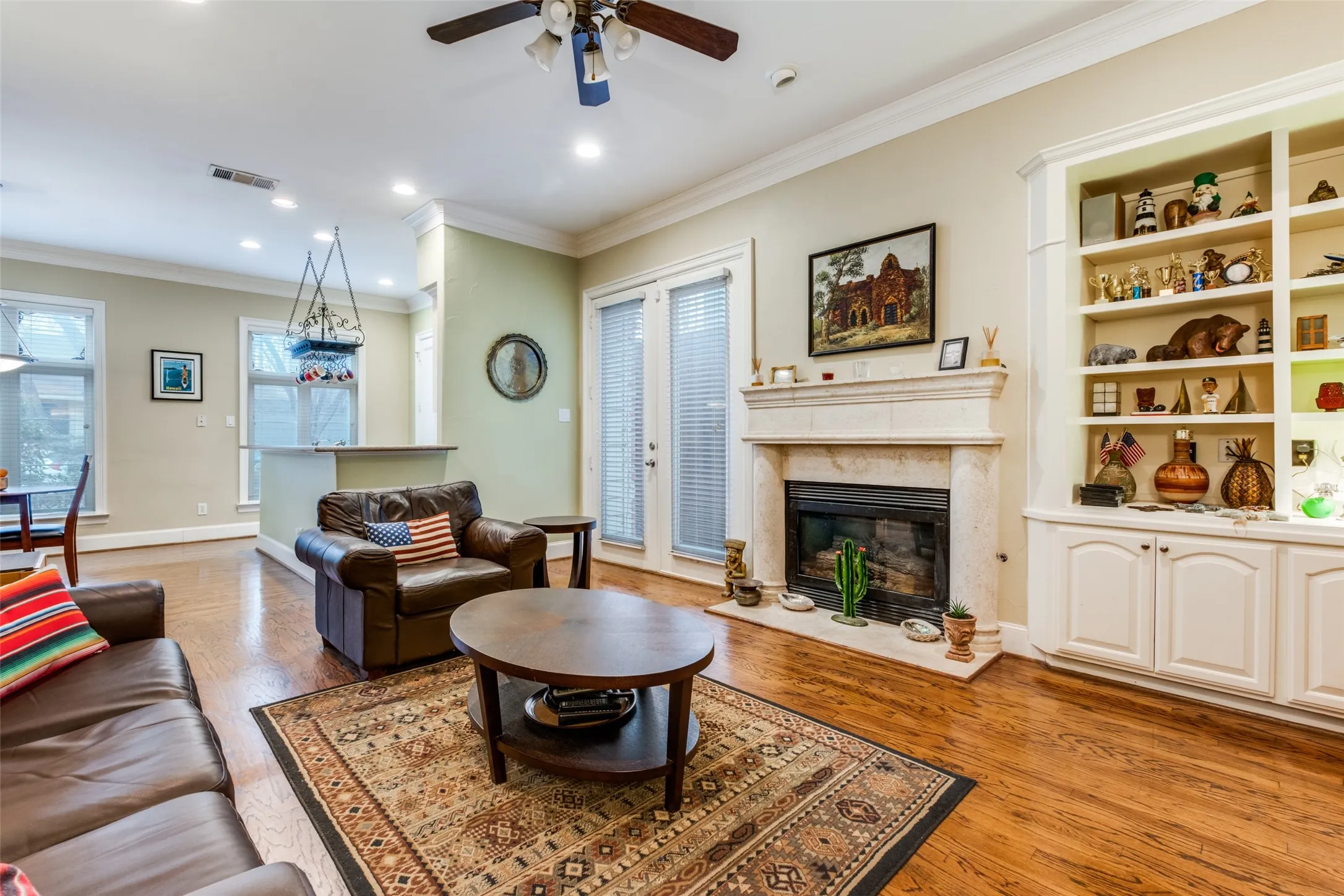 Townhouse For Sale in Dallas County , 4007 Bowser Avenue D, Dallas, Texas 75219, 2 Bedroom, 3 Bathroom, 2 Garage spaces, 1,810 Sqft, built in 2001, Preowned, mls#21158249, Real Estate Agent in Dallas, Homes For Sale in Dallas county, Homes For Sale in Dallas, Realtor in Dallas Texas, Real Estate Brokerage Independent Realty Texas, Luminita Cordes Realtor