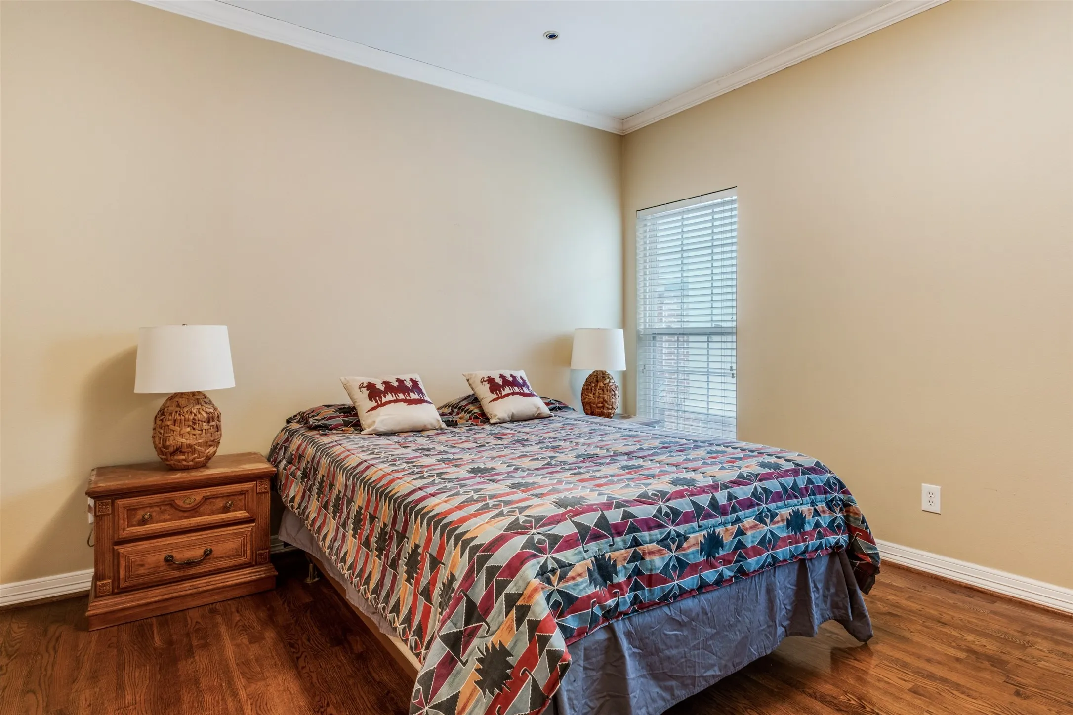 Townhouse For Sale in Dallas County , 4007 Bowser Avenue D, Dallas, Texas 75219, 2 Bedroom, 3 Bathroom, 2 Garage spaces, 1,810 Sqft, built in 2001, Preowned, mls#21158249, Real Estate Agent in Dallas, Homes For Sale in Dallas county, Homes For Sale in Dallas, Realtor in Dallas Texas, Real Estate Brokerage Independent Realty Texas, Luminita Cordes Realtor