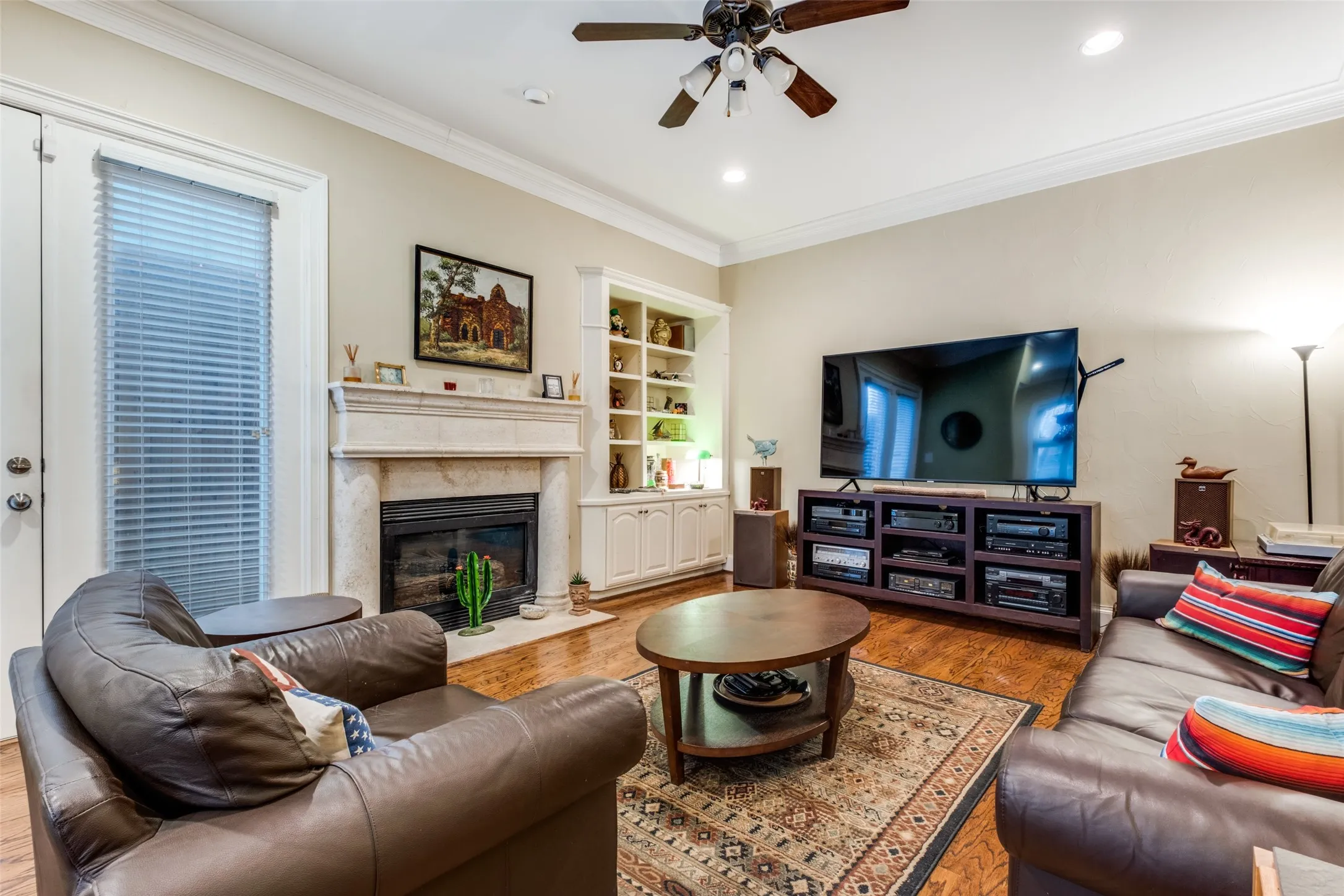 Townhouse For Sale in Dallas County , 4007 Bowser Avenue D, Dallas, Texas 75219, 2 Bedroom, 3 Bathroom, 2 Garage spaces, 1,810 Sqft, built in 2001, Preowned, mls#21158249, Real Estate Agent in Dallas, Homes For Sale in Dallas county, Homes For Sale in Dallas, Realtor in Dallas Texas, Real Estate Brokerage Independent Realty Texas, Luminita Cordes Realtor