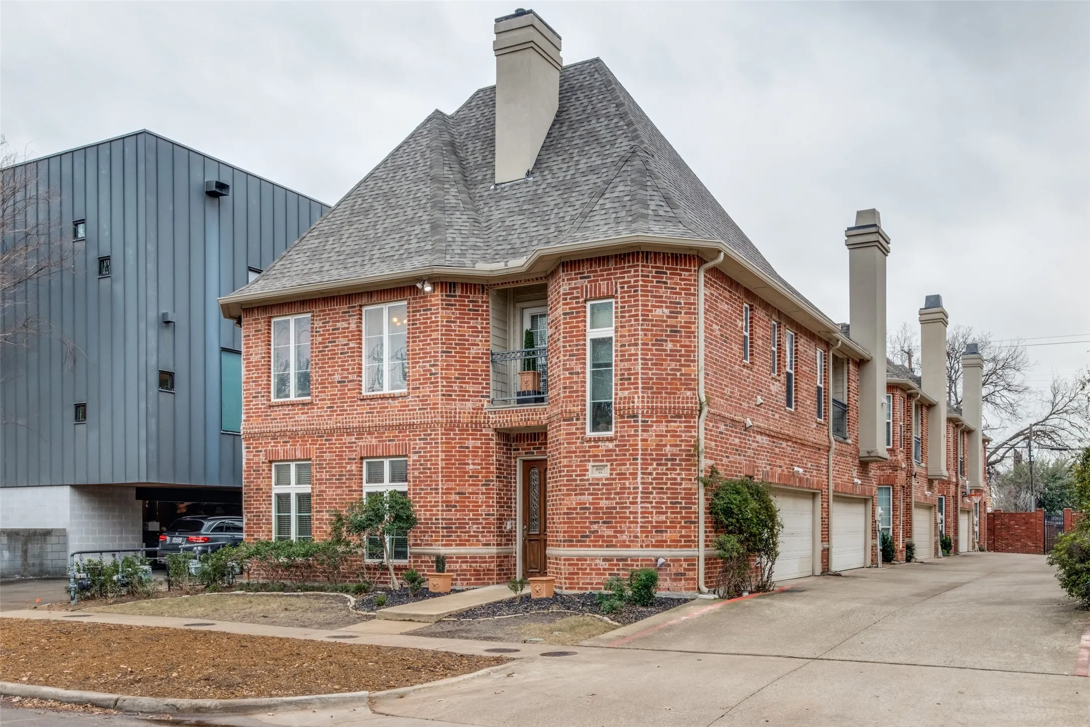 Townhouse For Sale in Dallas County , 4007 Bowser Avenue D, Dallas, Texas 75219, 2 Bedroom, 3 Bathroom, 2 Garage spaces, 1,810 Sqft, built in 2001, Preowned, mls#21158249, Real Estate Agent in Dallas, Homes For Sale in Dallas county, Homes For Sale in Dallas, Realtor in Dallas Texas, Real Estate Brokerage Independent Realty Texas, Luminita Cordes Realtor