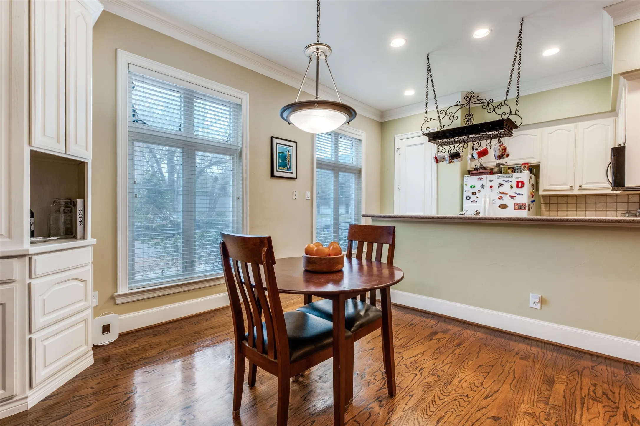 Townhouse For Sale in Dallas County , 4007 Bowser Avenue D, Dallas, Texas 75219, 2 Bedroom, 3 Bathroom, 2 Garage spaces, 1,810 Sqft, built in 2001, Preowned, mls#21158249, Real Estate Agent in Dallas, Homes For Sale in Dallas county, Homes For Sale in Dallas, Realtor in Dallas Texas, Real Estate Brokerage Independent Realty Texas, Luminita Cordes Realtor