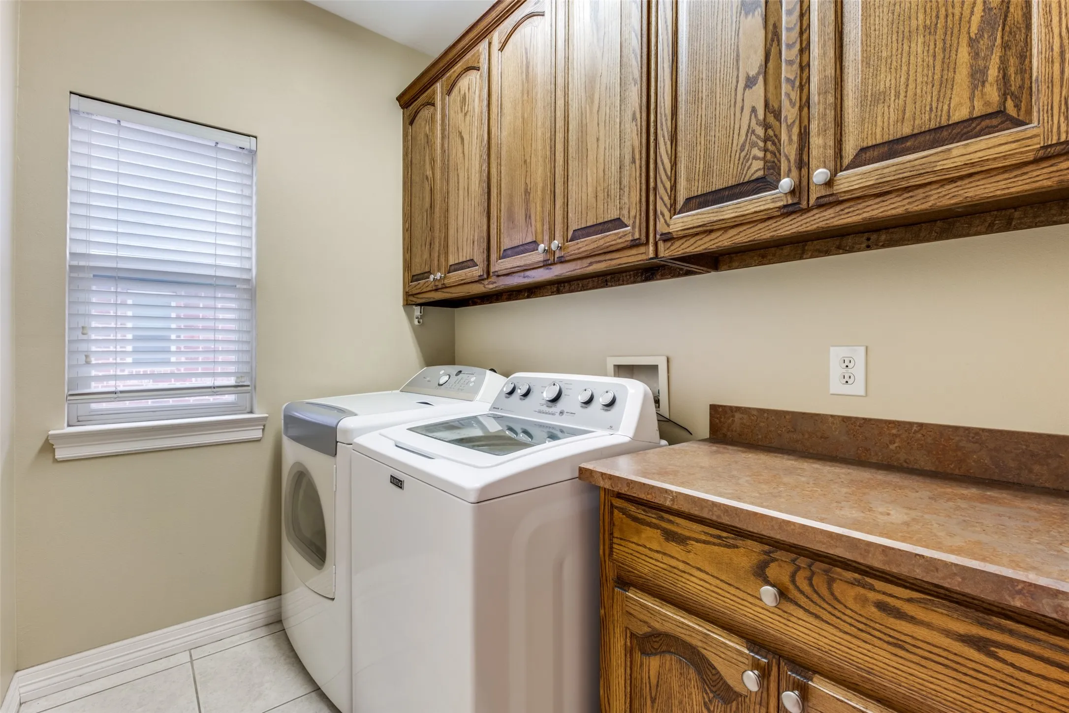Townhouse For Sale in Dallas County , 4007 Bowser Avenue D, Dallas, Texas 75219, 2 Bedroom, 3 Bathroom, 2 Garage spaces, 1,810 Sqft, built in 2001, Preowned, mls#21158249, Real Estate Agent in Dallas, Homes For Sale in Dallas county, Homes For Sale in Dallas, Realtor in Dallas Texas, Real Estate Brokerage Independent Realty Texas, Luminita Cordes Realtor