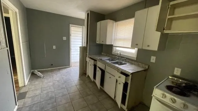 Single Family Residence For Sale in Tarrant County , 3313 Hatcher Street, Fort Worth, Texas 76119, 4 Bedroom, 2 Bathroom, Garage spaces, 1,120 Sqft, built in 1954, mls#21162420, Real Estate Agent in Fort Worth, Homes For Sale in Tarrant county, Homes For Sale in Fort Worth, Realtor in Fort Worth Texas, Real Estate Brokerage Independent Realty Texas, Luminita Cordes Realtor