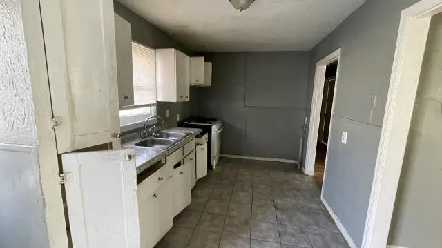 Single Family Residence For Sale in Tarrant County , 3313 Hatcher Street, Fort Worth, Texas 76119, 4 Bedroom, 2 Bathroom, Garage spaces, 1,120 Sqft, built in 1954, mls#21162420, Real Estate Agent in Fort Worth, Homes For Sale in Tarrant county, Homes For Sale in Fort Worth, Realtor in Fort Worth Texas, Real Estate Brokerage Independent Realty Texas, Luminita Cordes Realtor