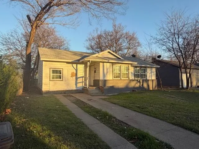 Single Family Residence For Sale in Tarrant County , 3313 Hatcher Street, Fort Worth, Texas 76119, 4 Bedroom, 2 Bathroom, Garage spaces, 1,120 Sqft, built in 1954, mls#21162420, Real Estate Agent in Fort Worth, Homes For Sale in Tarrant county, Homes For Sale in Fort Worth, Realtor in Fort Worth Texas, Real Estate Brokerage Independent Realty Texas, Luminita Cordes Realtor