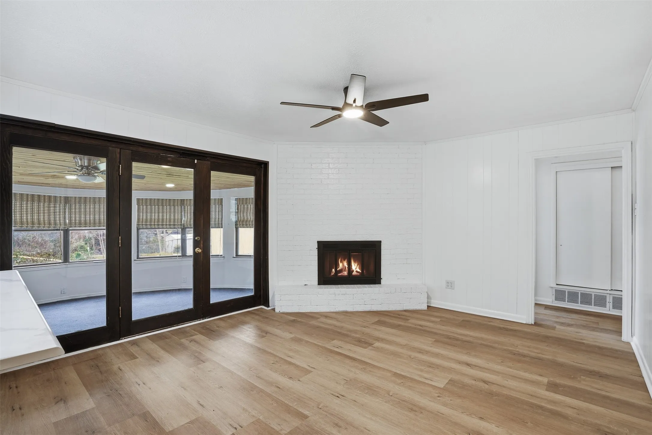 Single Family Residence For Sale in Dallas County , 525 W Ridgewood Drive, Garland, Texas 75041, 3 Bedrooms, 2 Bathrooms, 2 Garage spaces, 1,734 Sqft, built in 1958, Preowned, Price $299,999, mls#21158644, Real Estate Agent in Garland, Homes For Sale in Dallas county, Homes For Sale in Garland, Realtor in Garland Texas, Real Estate Brokerage Independent Realty Texas, Luminita Cordes Realtor