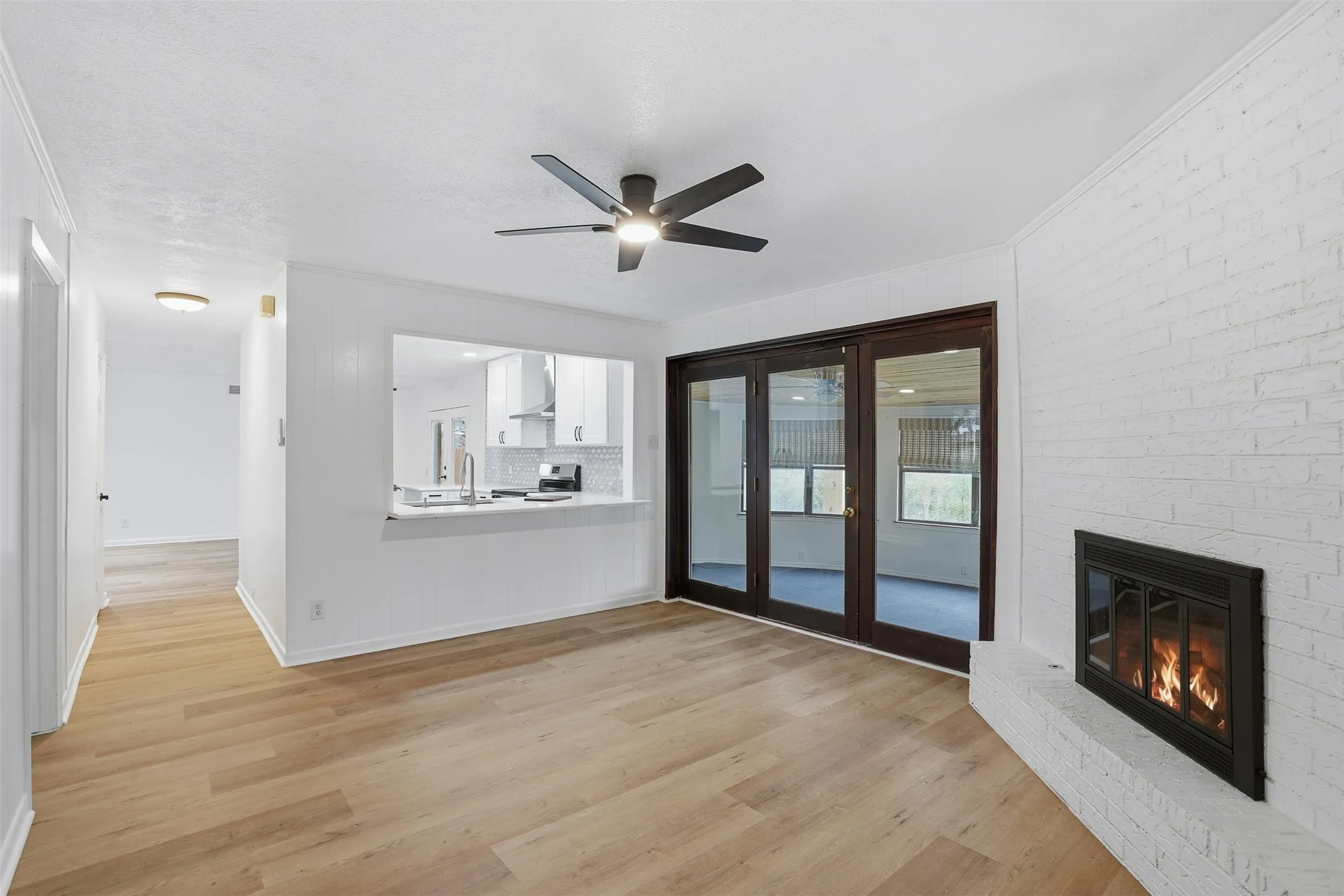 Single Family Residence For Sale in Dallas County , 525 W Ridgewood Drive, Garland, Texas 75041, 3 Bedrooms, 2 Bathrooms, 2 Garage spaces, 1,734 Sqft, built in 1958, Preowned, Price $299,999, mls#21158644, Real Estate Agent in Garland, Homes For Sale in Dallas county, Homes For Sale in Garland, Realtor in Garland Texas, Real Estate Brokerage Independent Realty Texas, Luminita Cordes Realtor