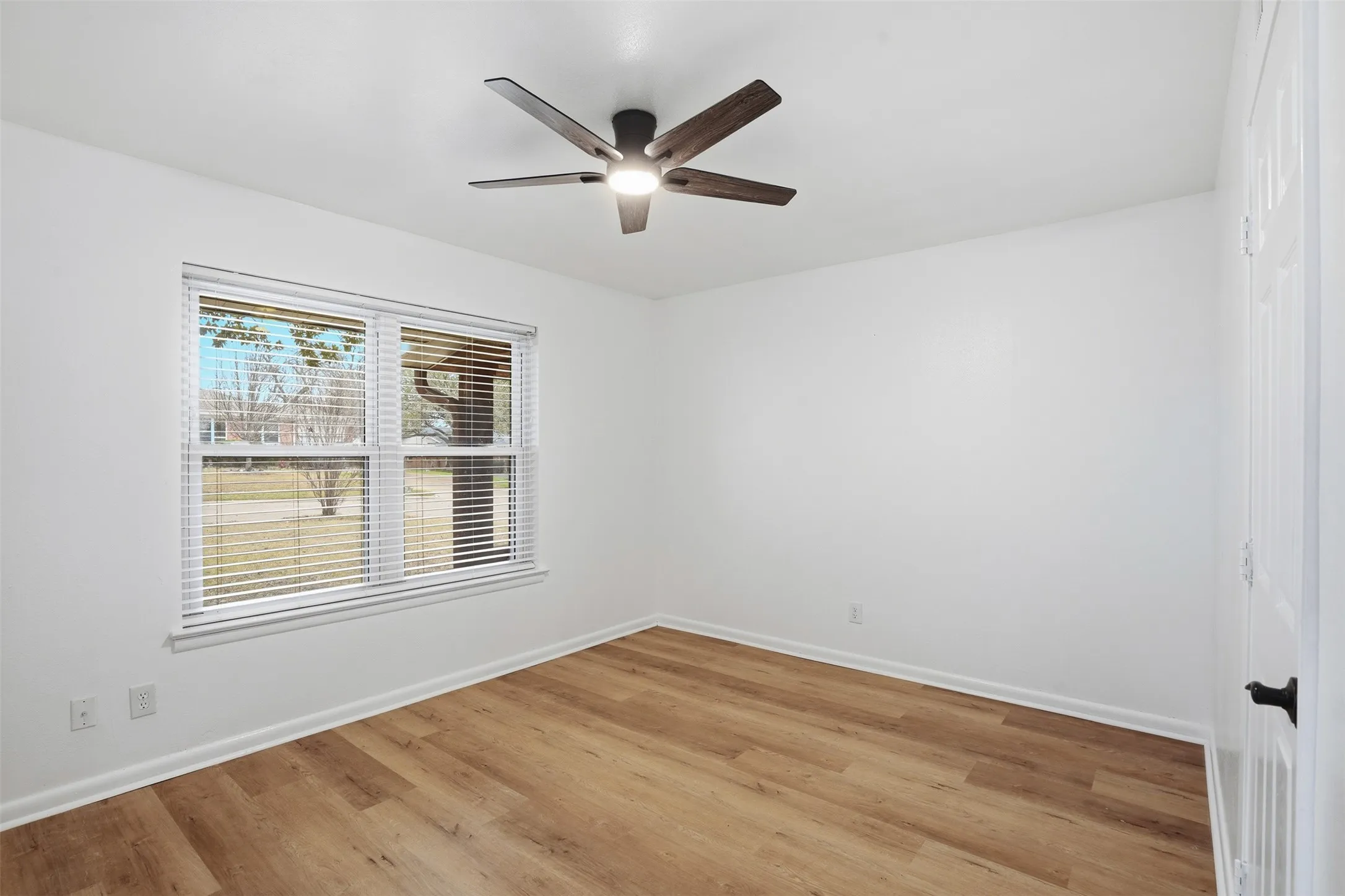 Single Family Residence For Sale in Dallas County , 525 W Ridgewood Drive, Garland, Texas 75041, 3 Bedrooms, 2 Bathrooms, 2 Garage spaces, 1,734 Sqft, built in 1958, Preowned, Price $299,999, mls#21158644, Real Estate Agent in Garland, Homes For Sale in Dallas county, Homes For Sale in Garland, Realtor in Garland Texas, Real Estate Brokerage Independent Realty Texas, Luminita Cordes Realtor