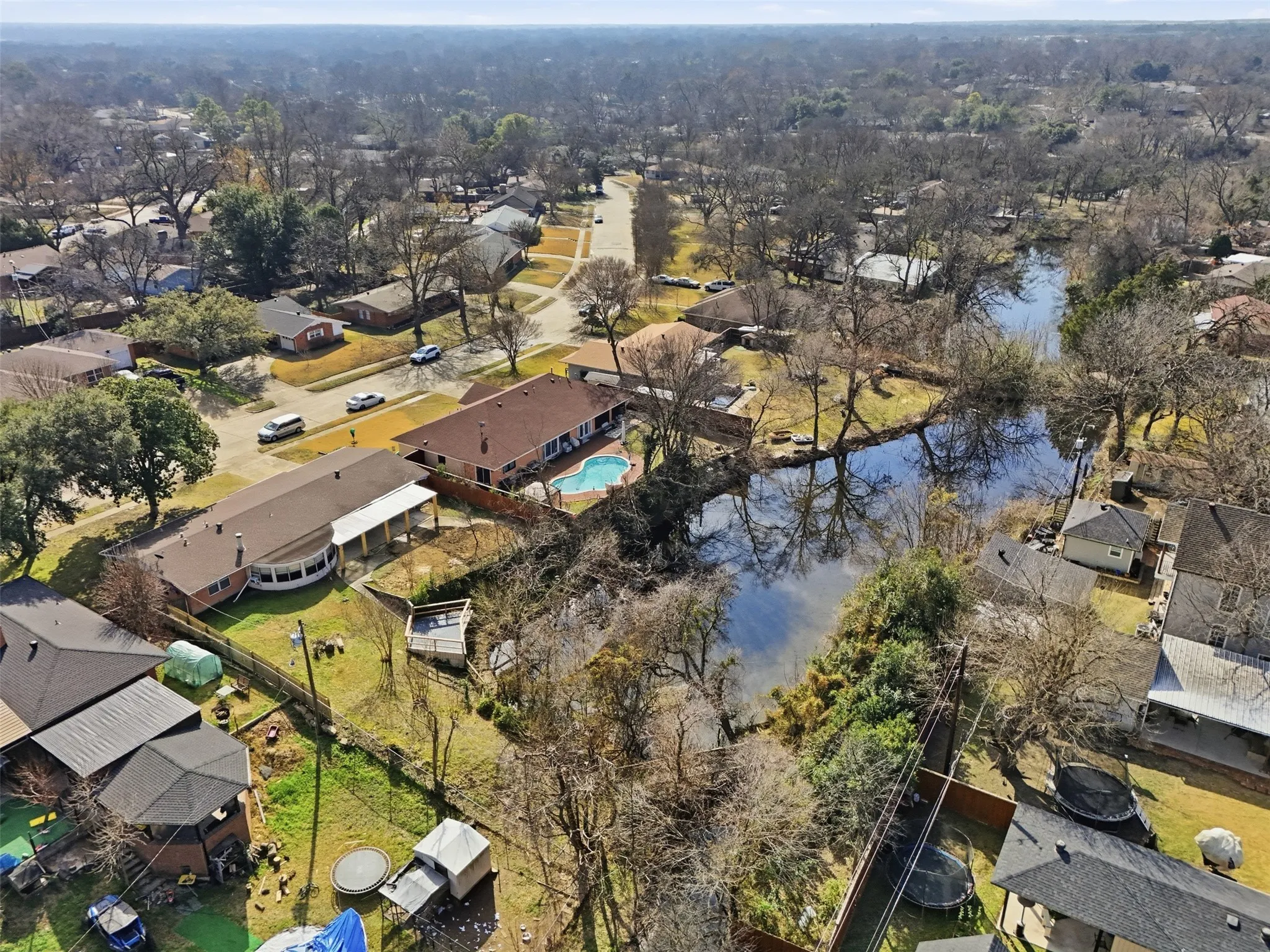 Single Family Residence For Sale in Dallas County , 525 W Ridgewood Drive, Garland, Texas 75041, 3 Bedrooms, 2 Bathrooms, 2 Garage spaces, 1,734 Sqft, built in 1958, Preowned, Price $299,999, mls#21158644, Real Estate Agent in Garland, Homes For Sale in Dallas county, Homes For Sale in Garland, Realtor in Garland Texas, Real Estate Brokerage Independent Realty Texas, Luminita Cordes Realtor