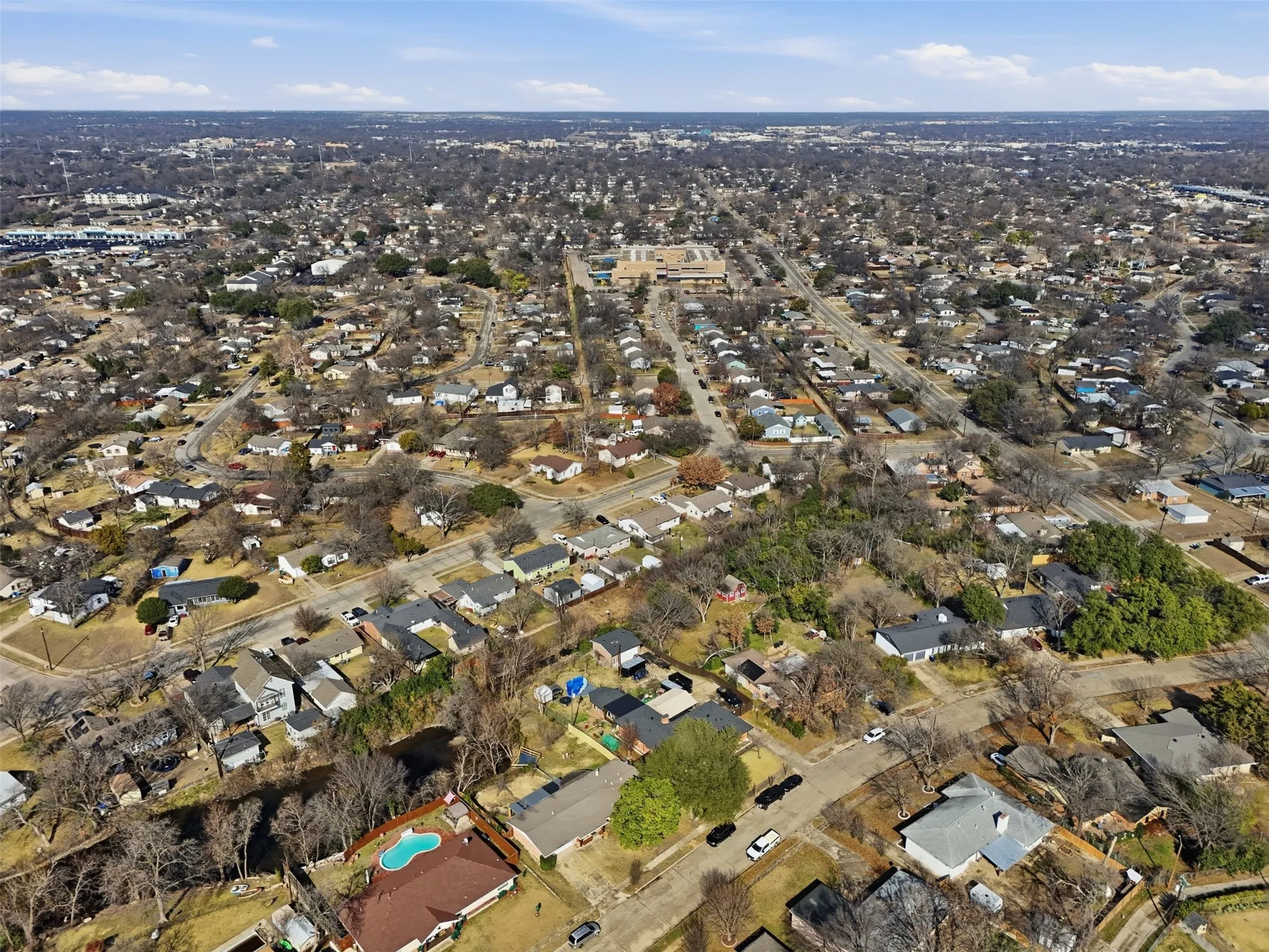 Single Family Residence For Sale in Dallas County , 525 W Ridgewood Drive, Garland, Texas 75041, 3 Bedrooms, 2 Bathrooms, 2 Garage spaces, 1,734 Sqft, built in 1958, Preowned, Price $299,999, mls#21158644, Real Estate Agent in Garland, Homes For Sale in Dallas county, Homes For Sale in Garland, Realtor in Garland Texas, Real Estate Brokerage Independent Realty Texas, Luminita Cordes Realtor