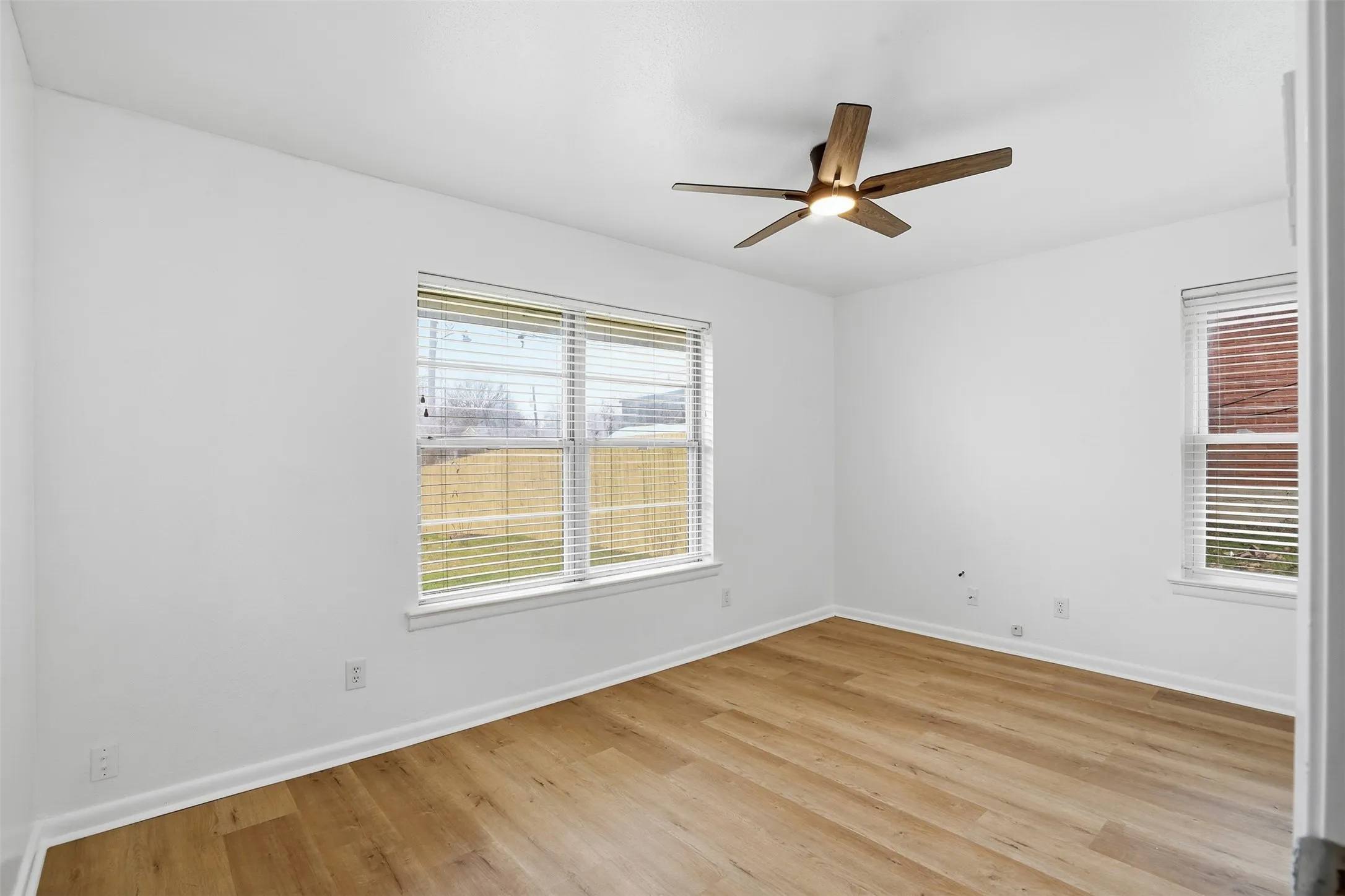 Single Family Residence For Sale in Dallas County , 525 W Ridgewood Drive, Garland, Texas 75041, 3 Bedrooms, 2 Bathrooms, 2 Garage spaces, 1,734 Sqft, built in 1958, Preowned, Price $299,999, mls#21158644, Real Estate Agent in Garland, Homes For Sale in Dallas county, Homes For Sale in Garland, Realtor in Garland Texas, Real Estate Brokerage Independent Realty Texas, Luminita Cordes Realtor